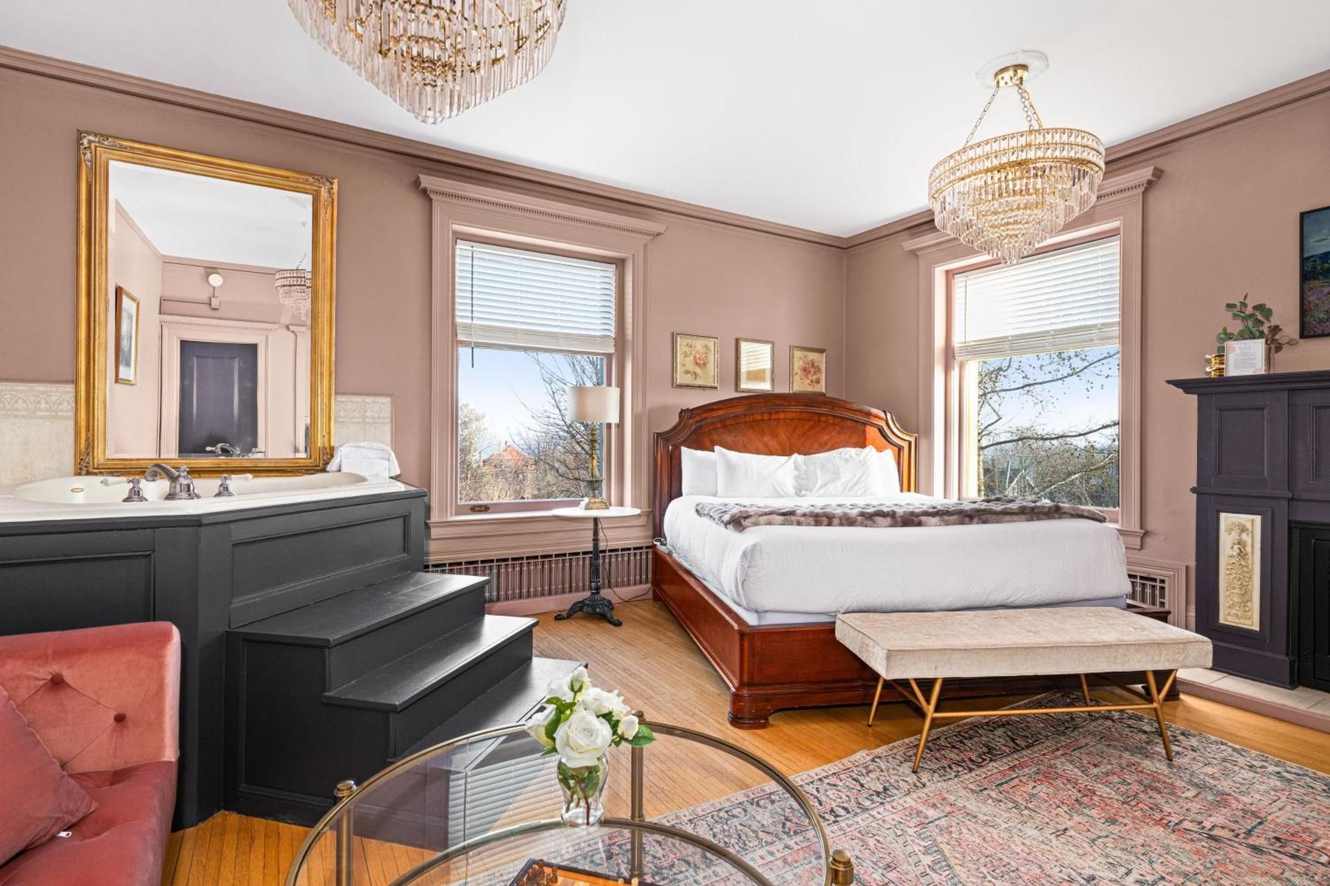 Deluxe Suite with Spa Bath