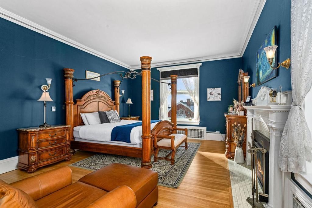 Deluxe King Suite