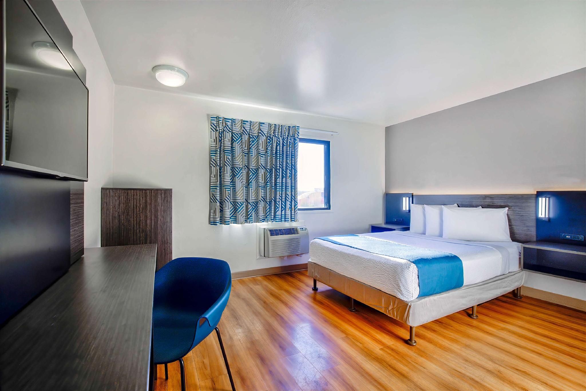 1 Queen Bed - Non-Smoking, Hot Tub