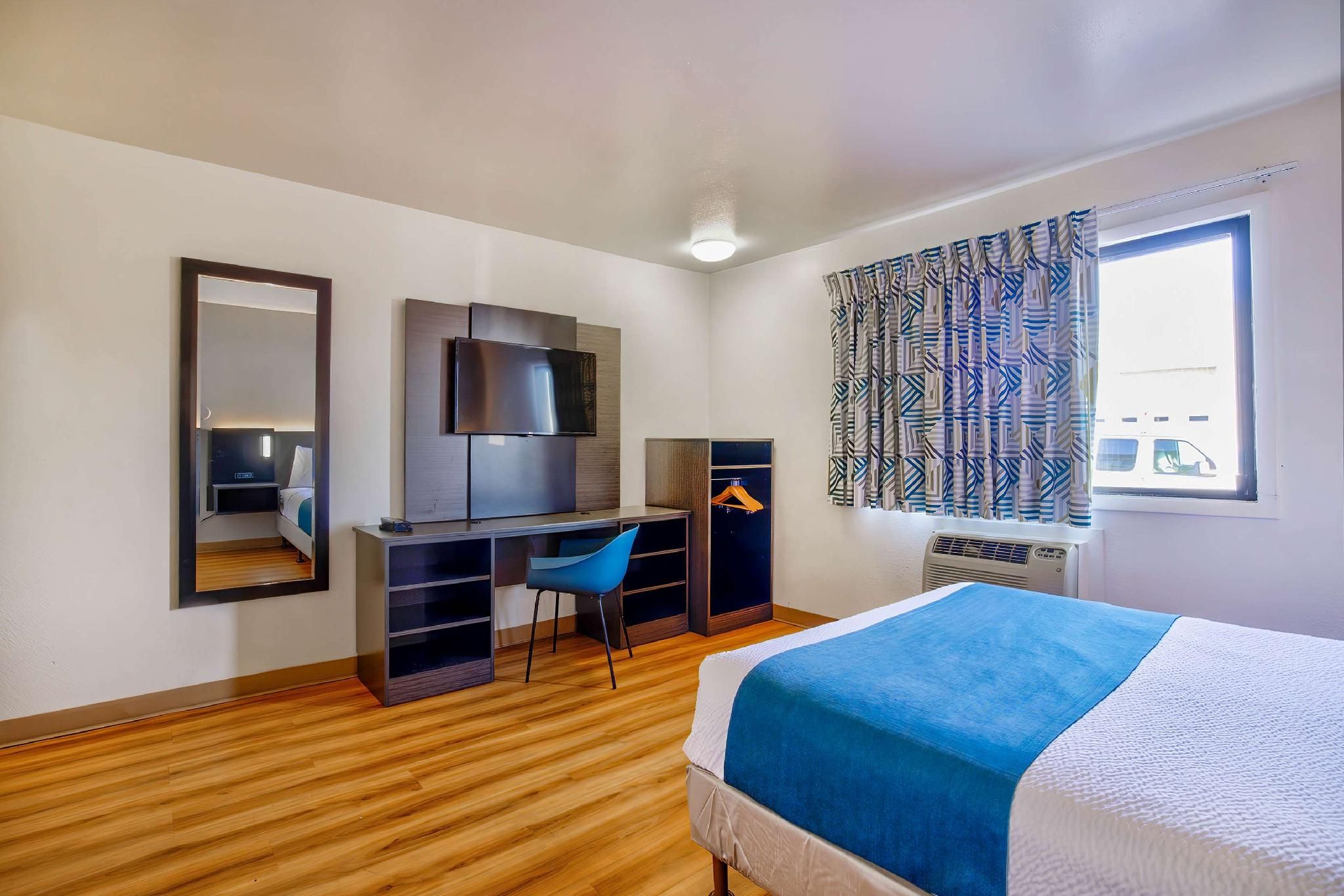 Motel 6 Duluth, MN Double Room - Accessible 2