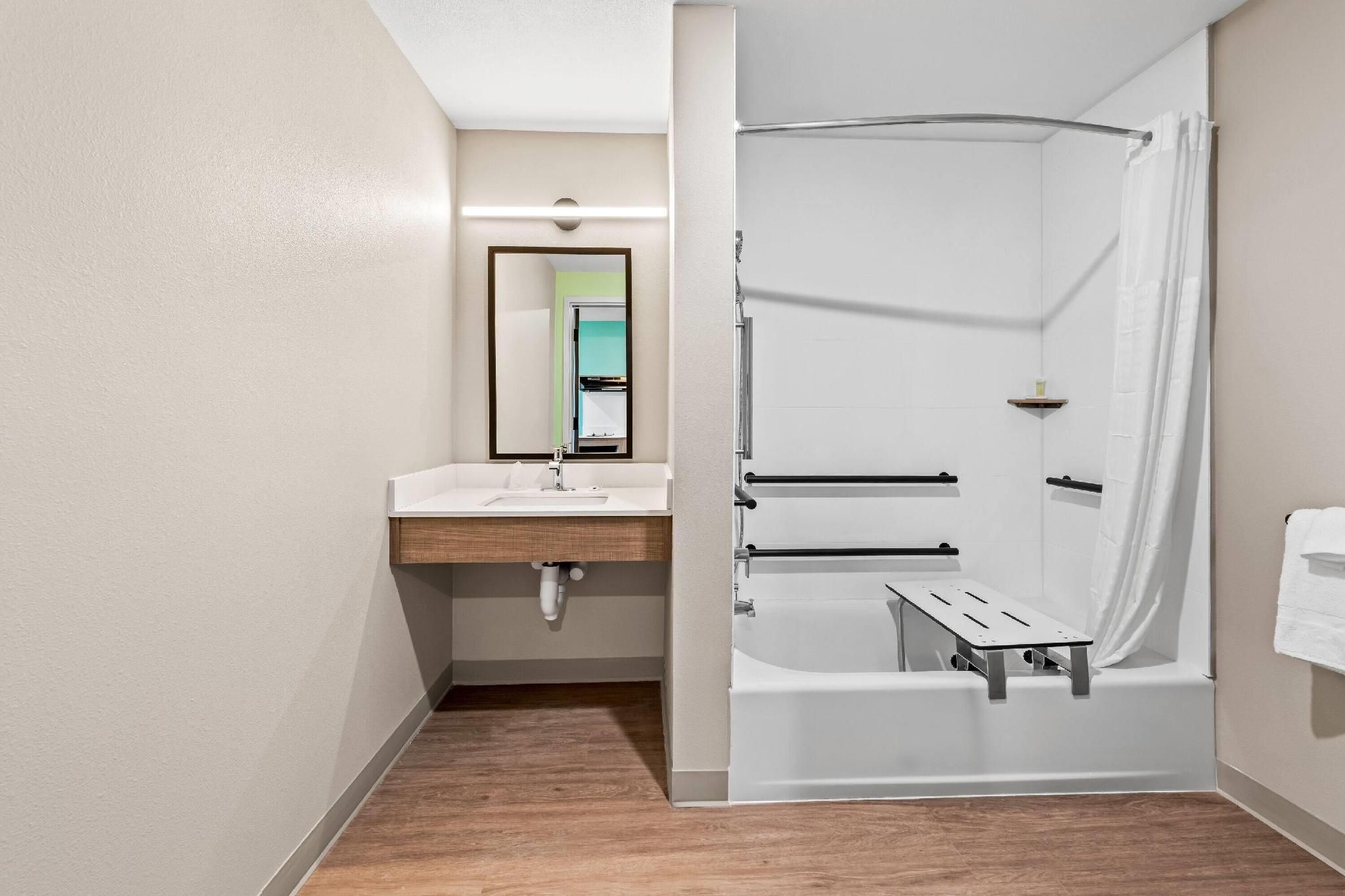 2 Queen Beds, Mobility Accessible Room, Bathtub W/ Grab Bars, Non-Smoking