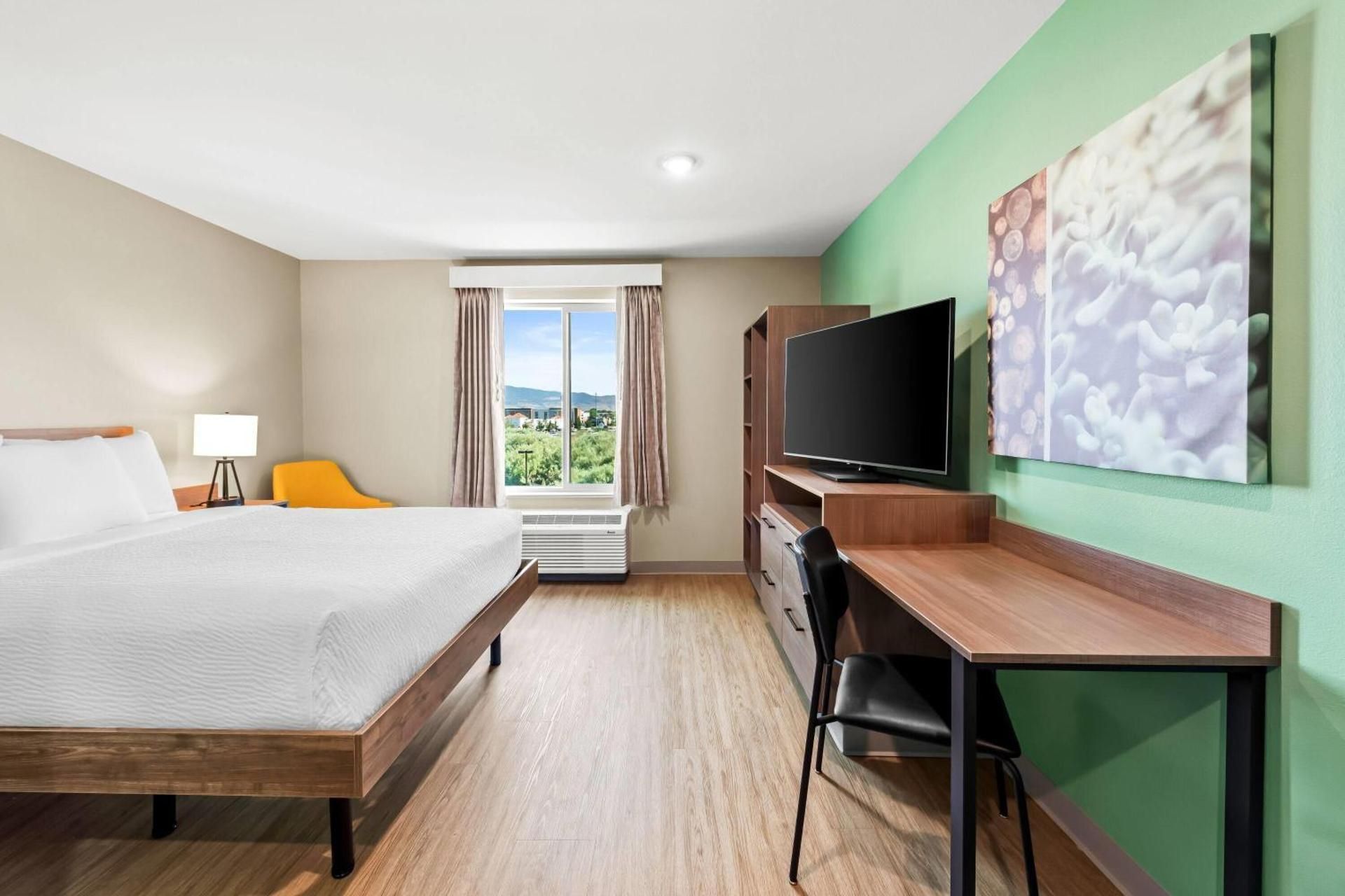1 Queen Bed, Suite, Non-Smoking