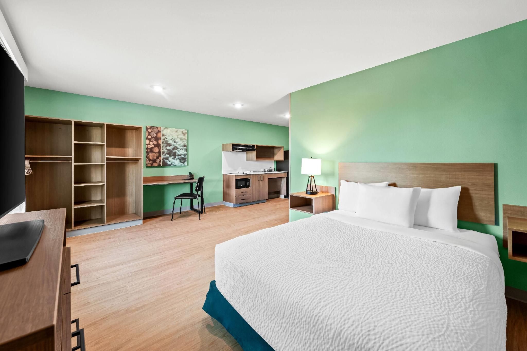1 Queen Bed, Mobility Accessible Room, Bathtub w/ Grab Bars, Non-Smoking