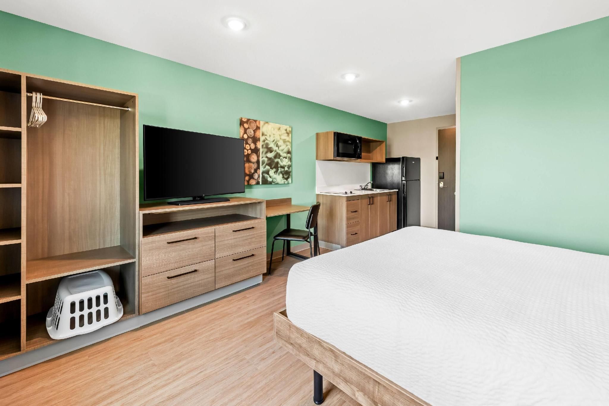 1 Queen Bed, Suite, Non-Smoking
