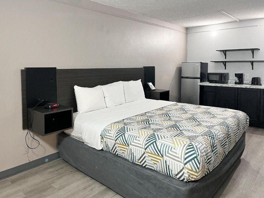 Queen Room - Disability Access - Non-Smoking