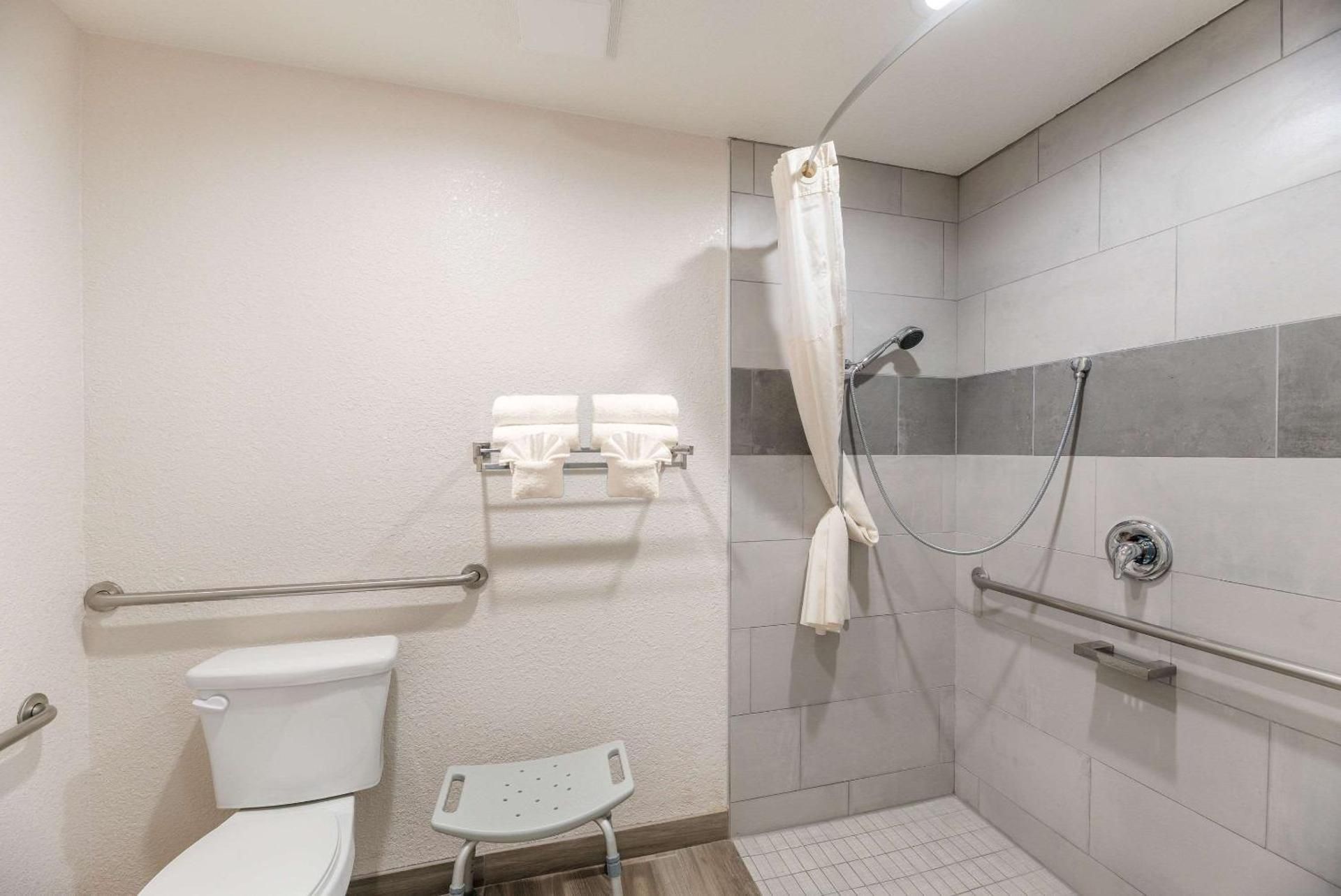 Quality Inn Near Grand Canyon Williams King Room - Accessible/Non-Smoking 3