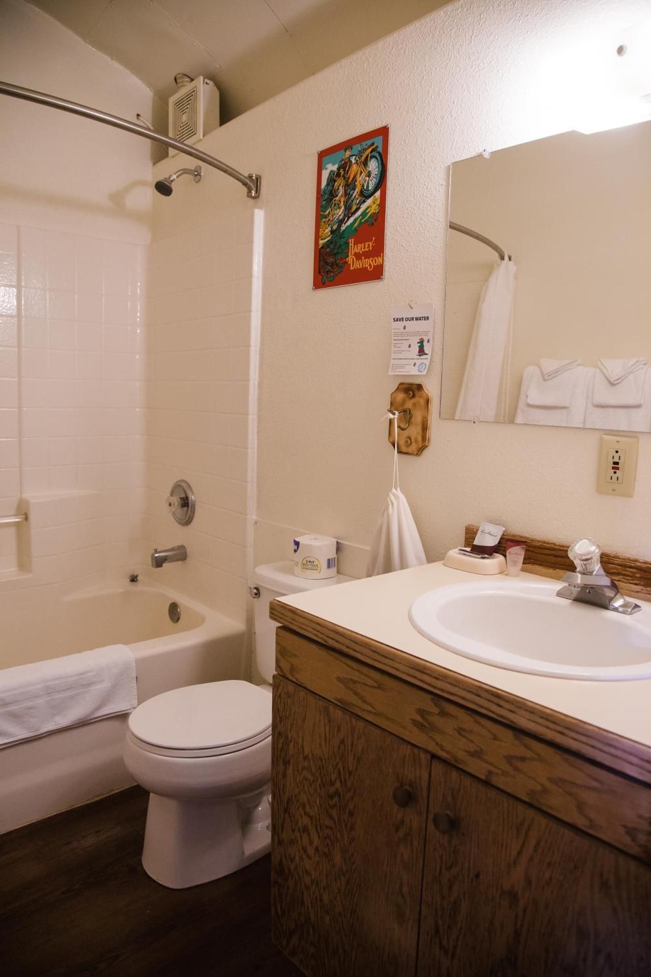 The Canyon Motel & RV Park "Railcar #2" - Non-Smoking 3