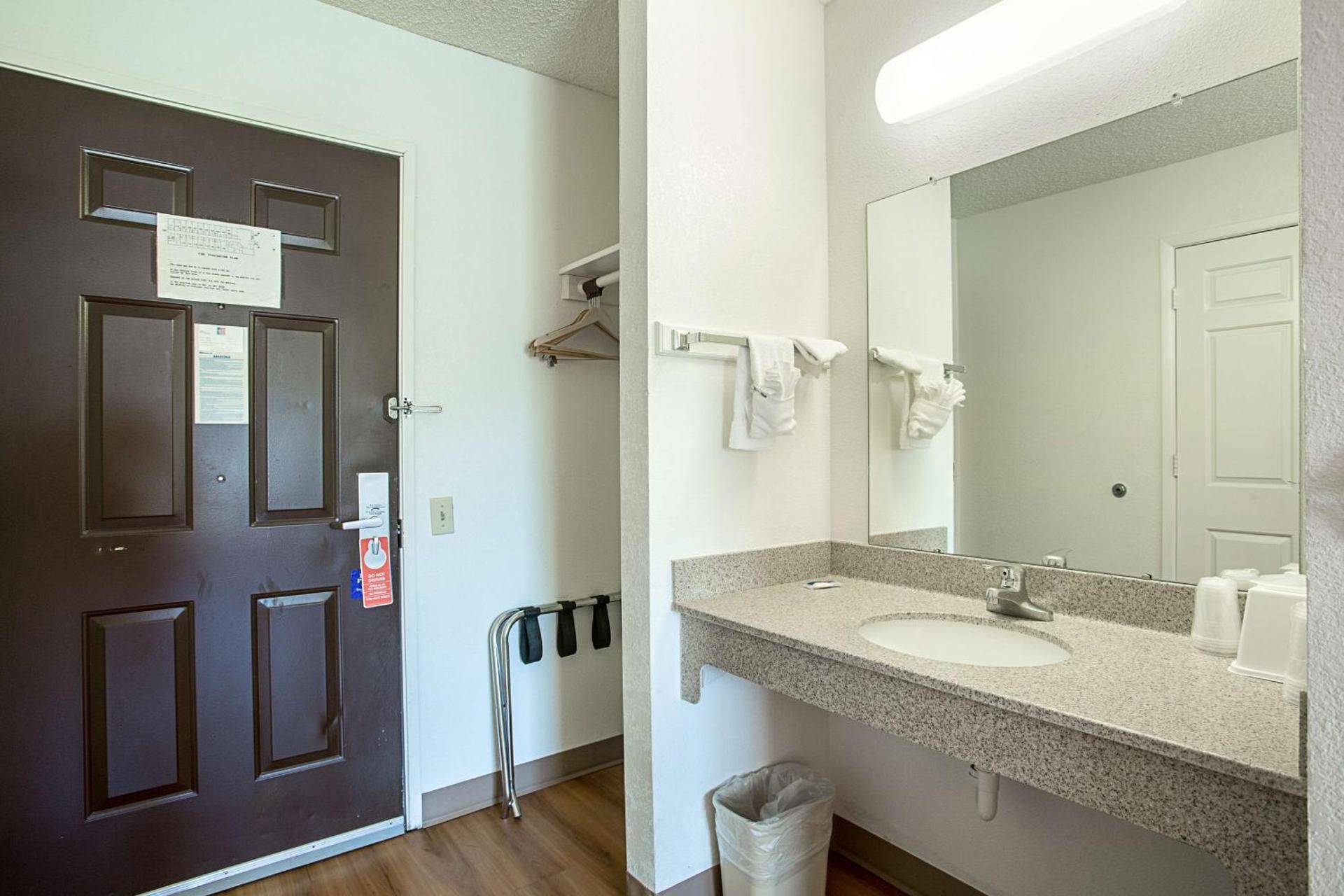 Motel 6 Williams, AZ - West - Grand Canyon 2 Queen Beds - Non-Smoking 3