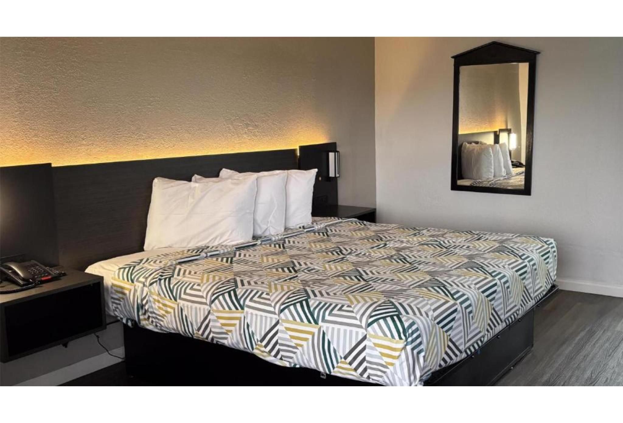 1 Queen Bed | Non-Smoking, Micfridge