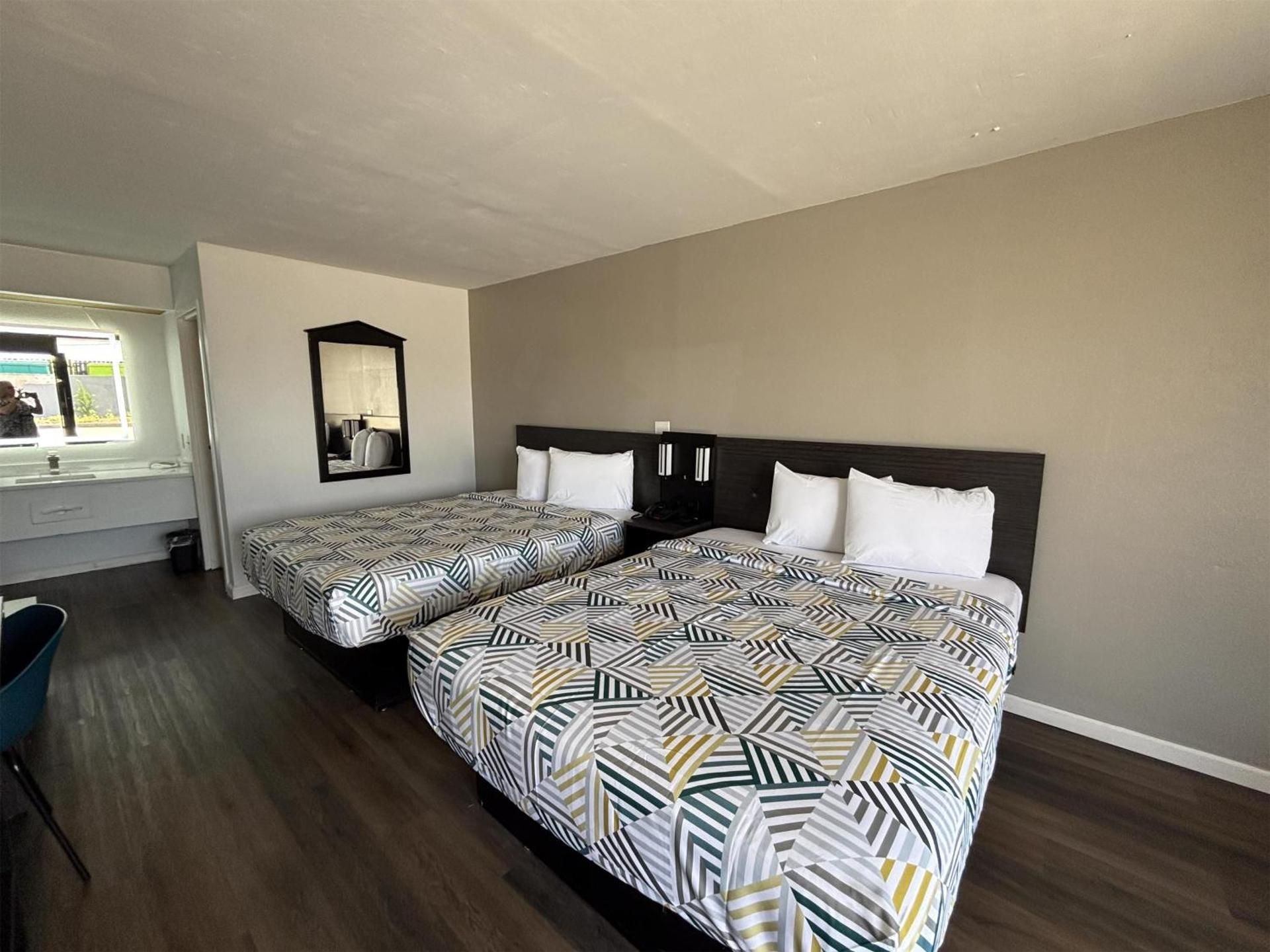 Queen Room with Two Queen Beds - Disability Access - Roll In Shower