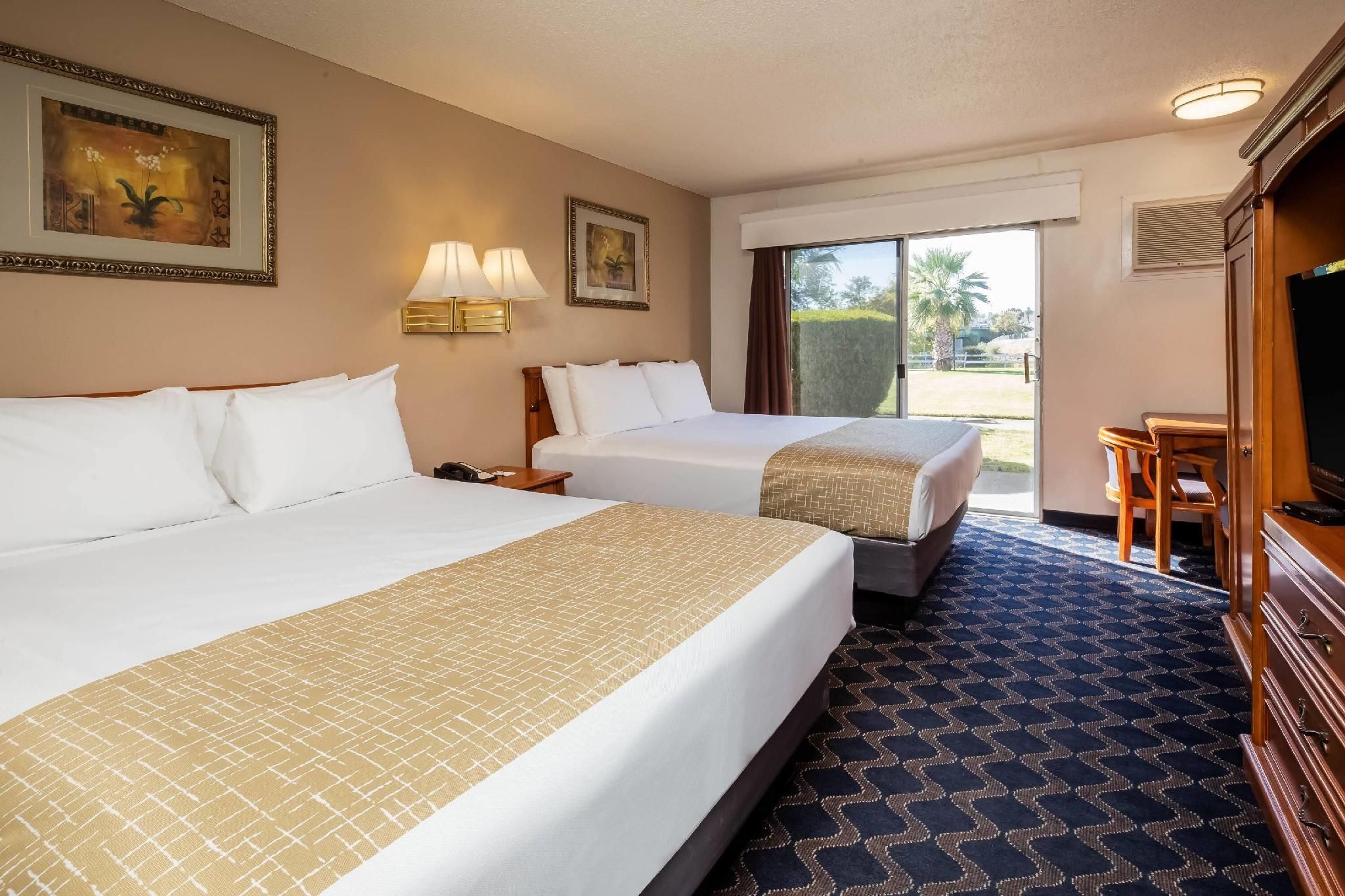 Travelodge by Wyndham Red Bluff South of Redding 2 Queen Beds, Pool View, Ground Floor, Non-Smoking