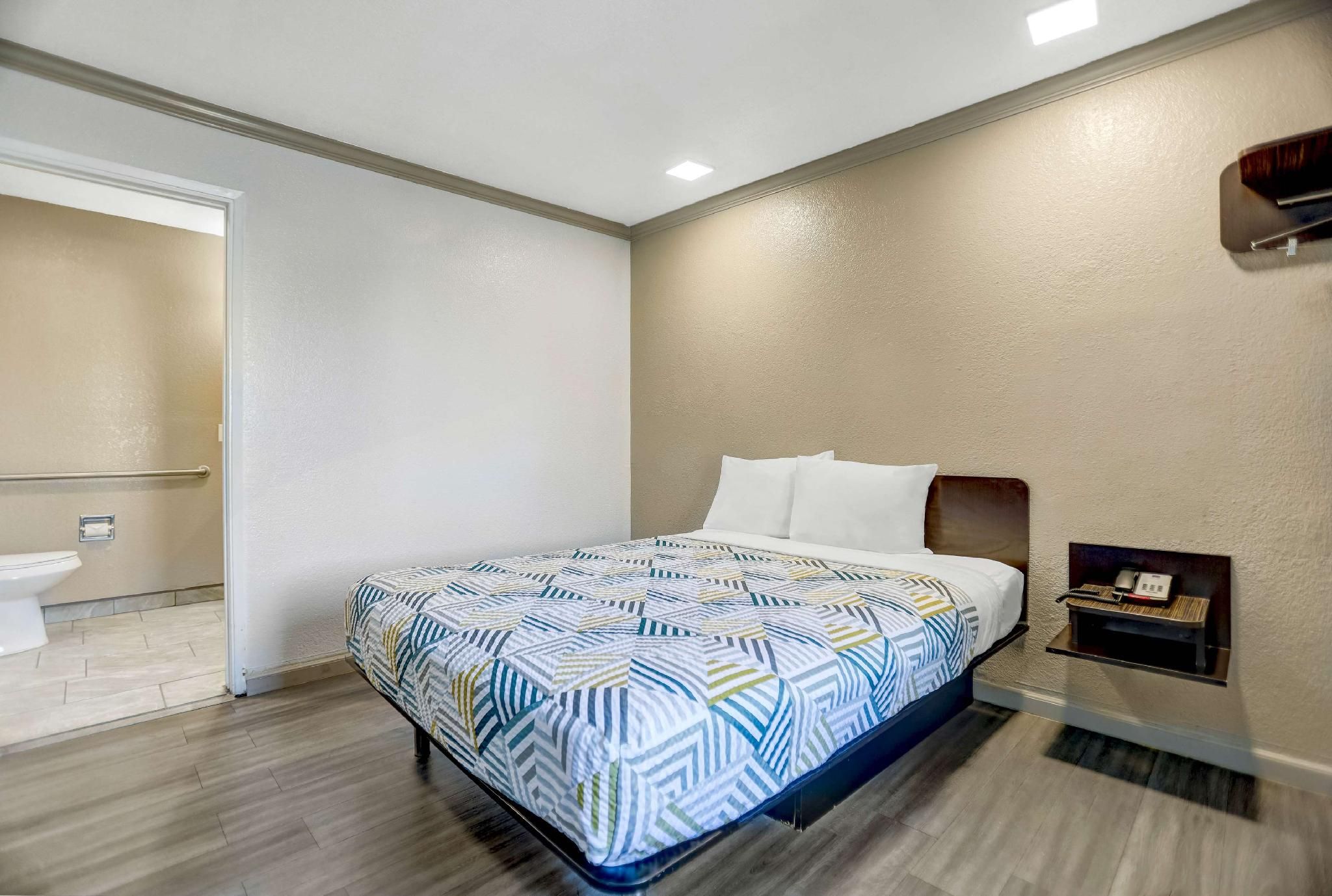 1 Full Bed | Mobility Access Tub, Nsmk