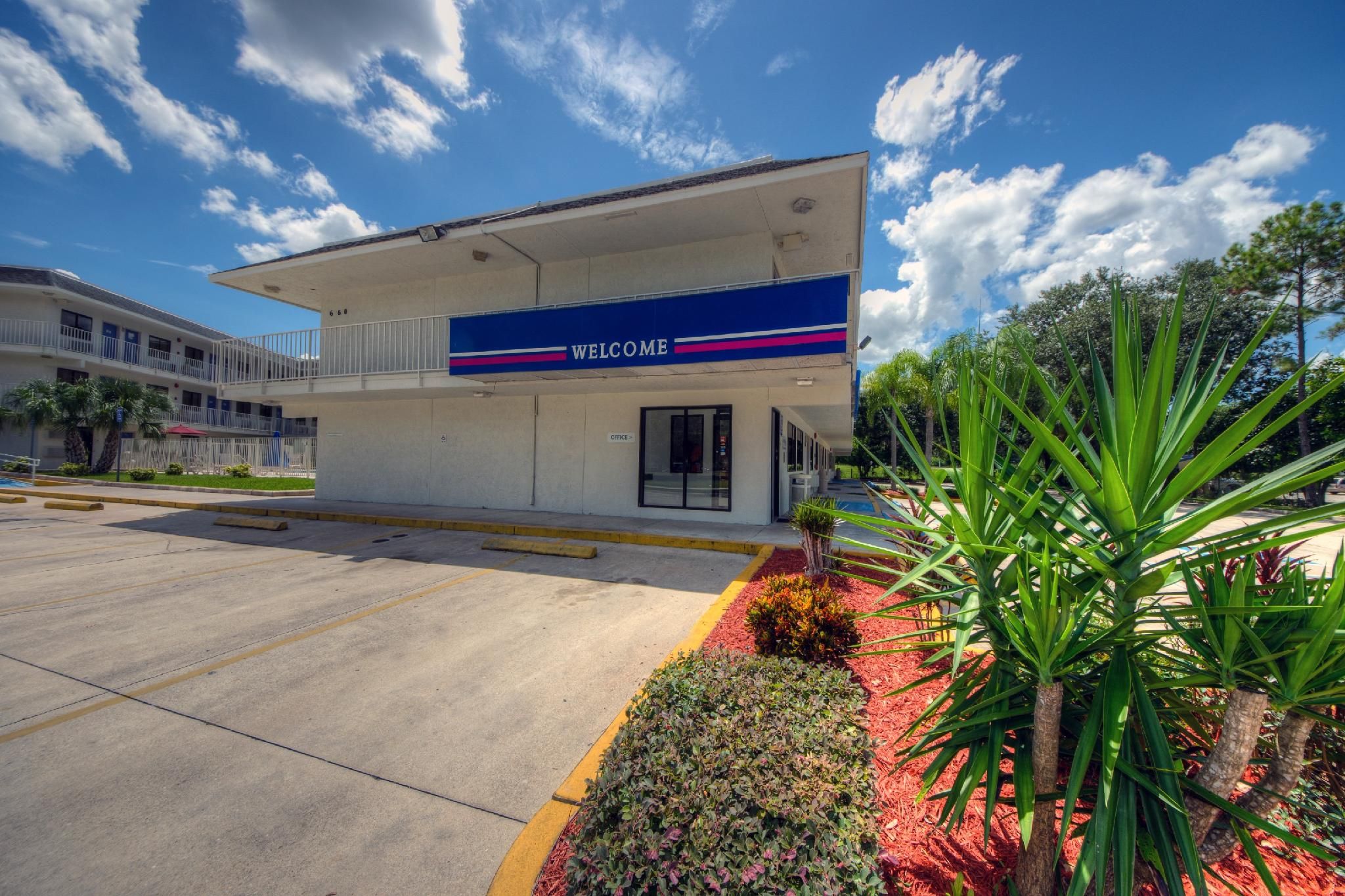 Motel 6 Bradenton, FL
