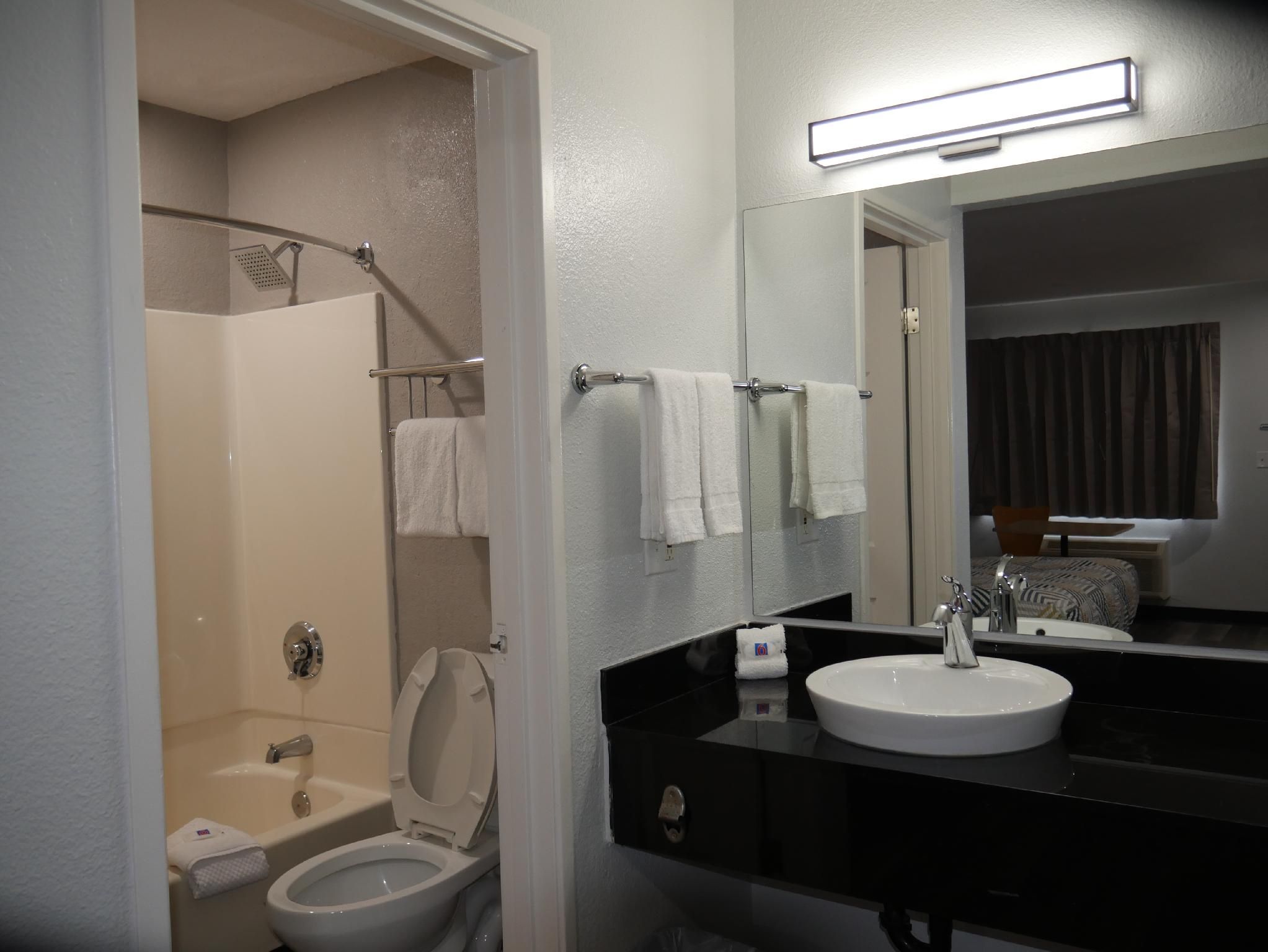 Motel 6 Bradenton, FL