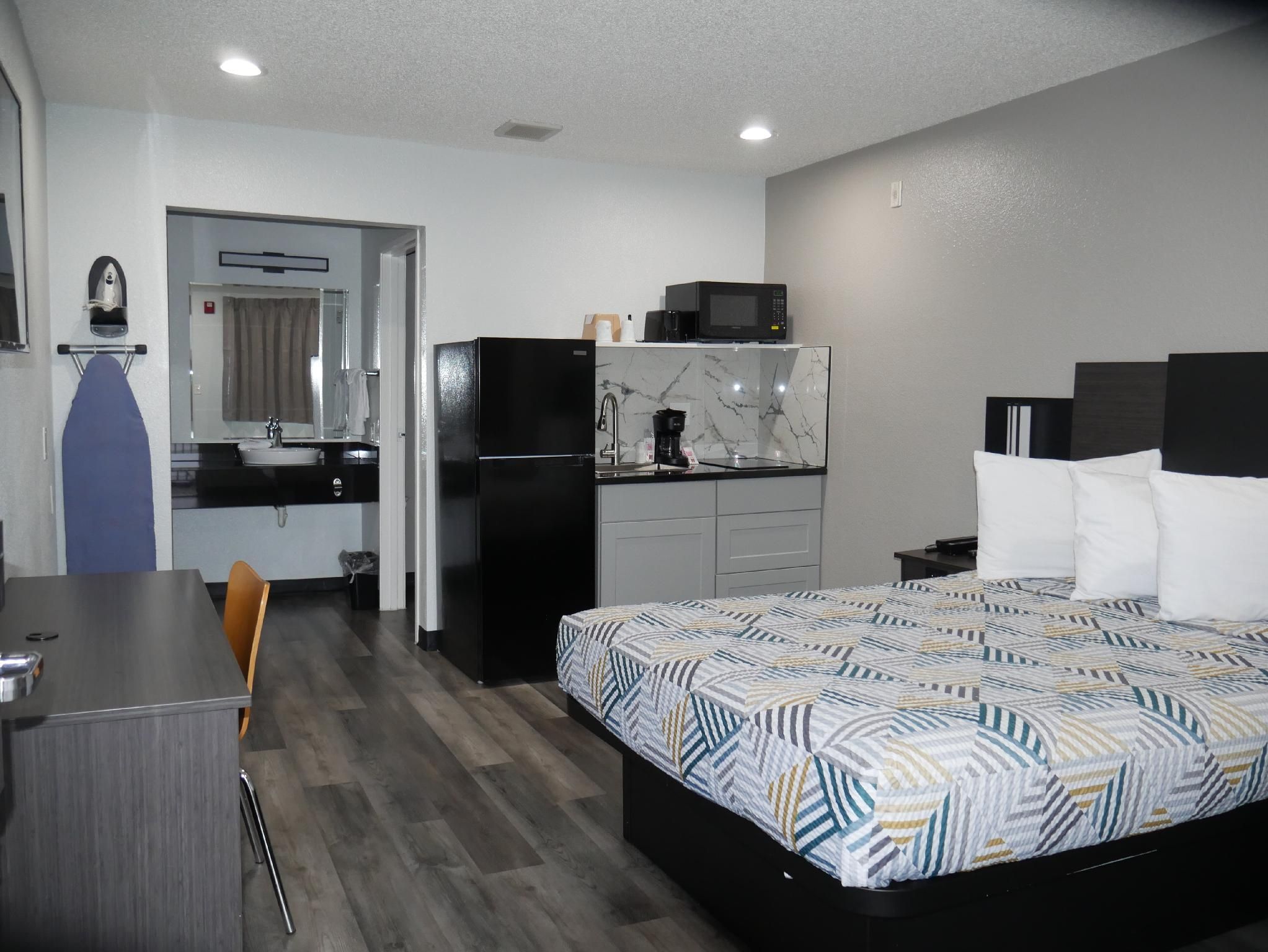 Motel 6 Bradenton, FL