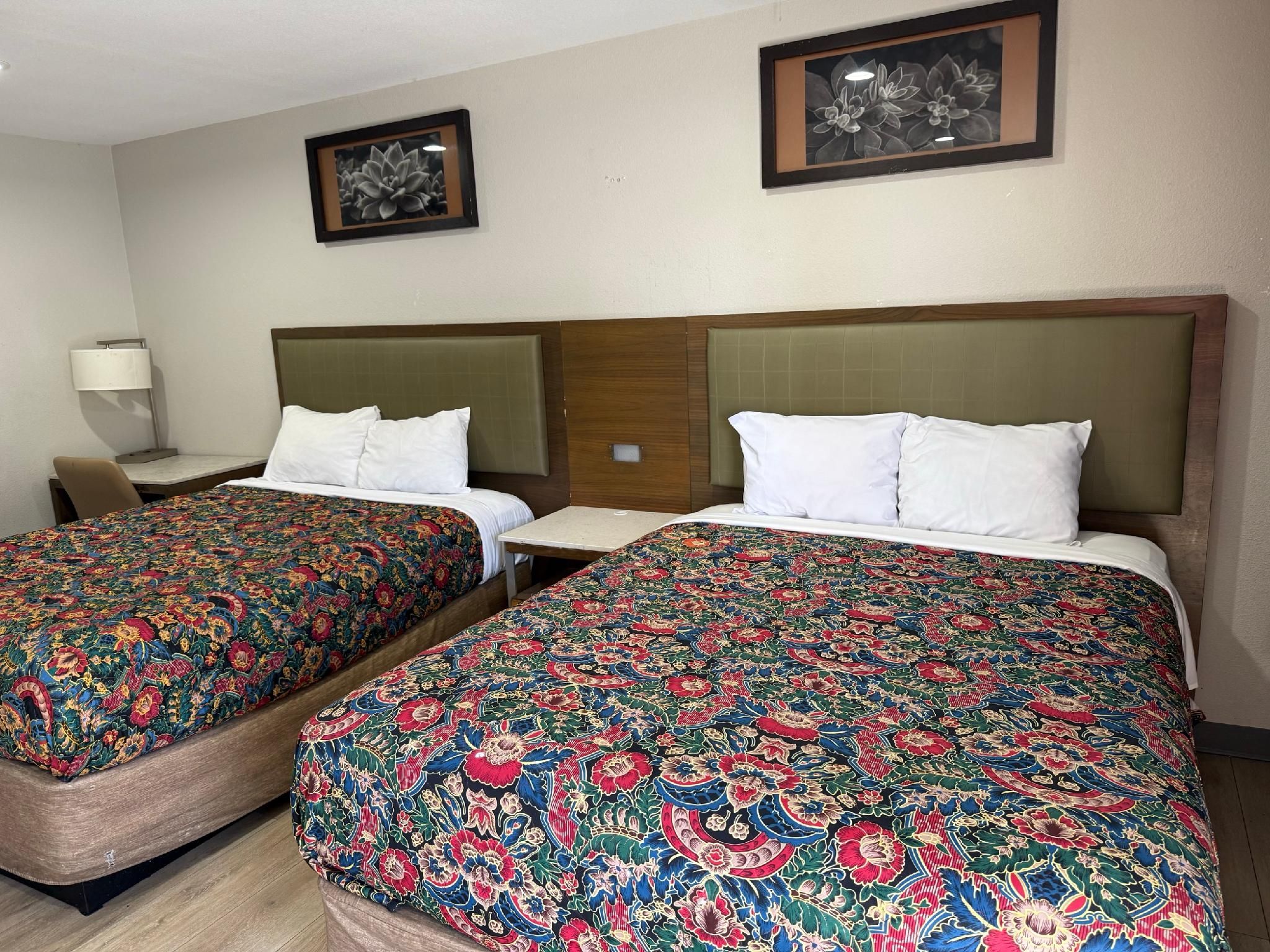 Big 7 Motel Chula Vista I-5 2 Queen Beds Non-Smoking