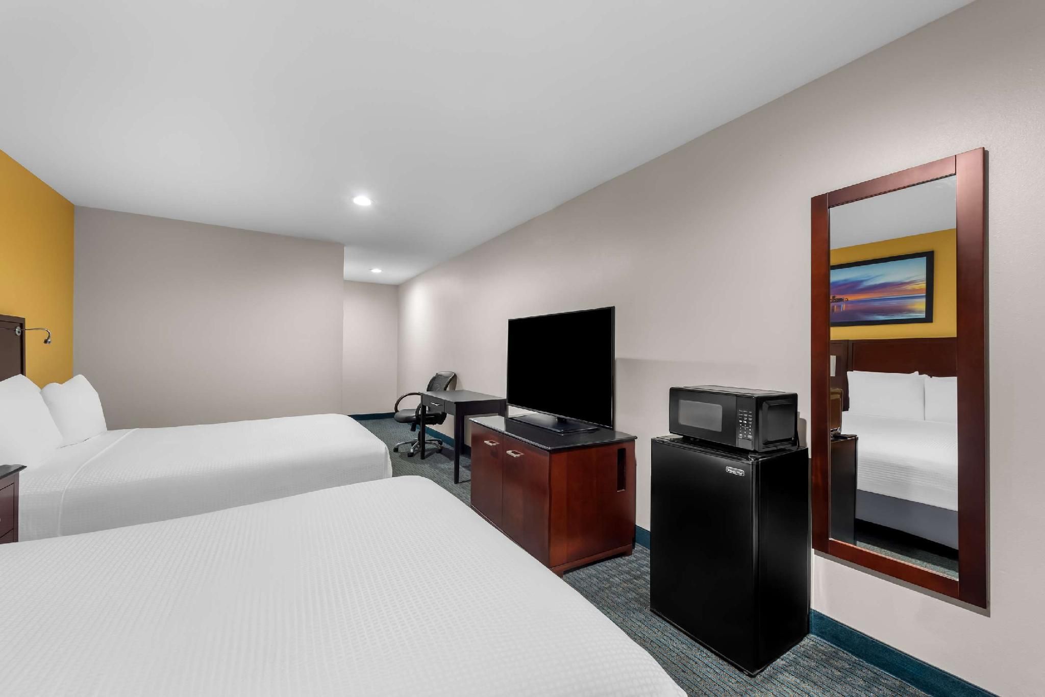 2 Queen Beds, Nonsmoking, Accessible