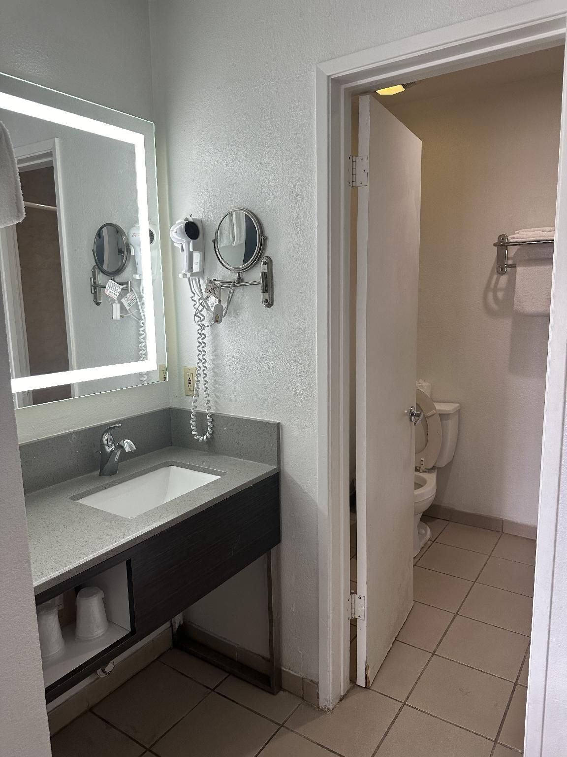 King Room - Non-Smoking