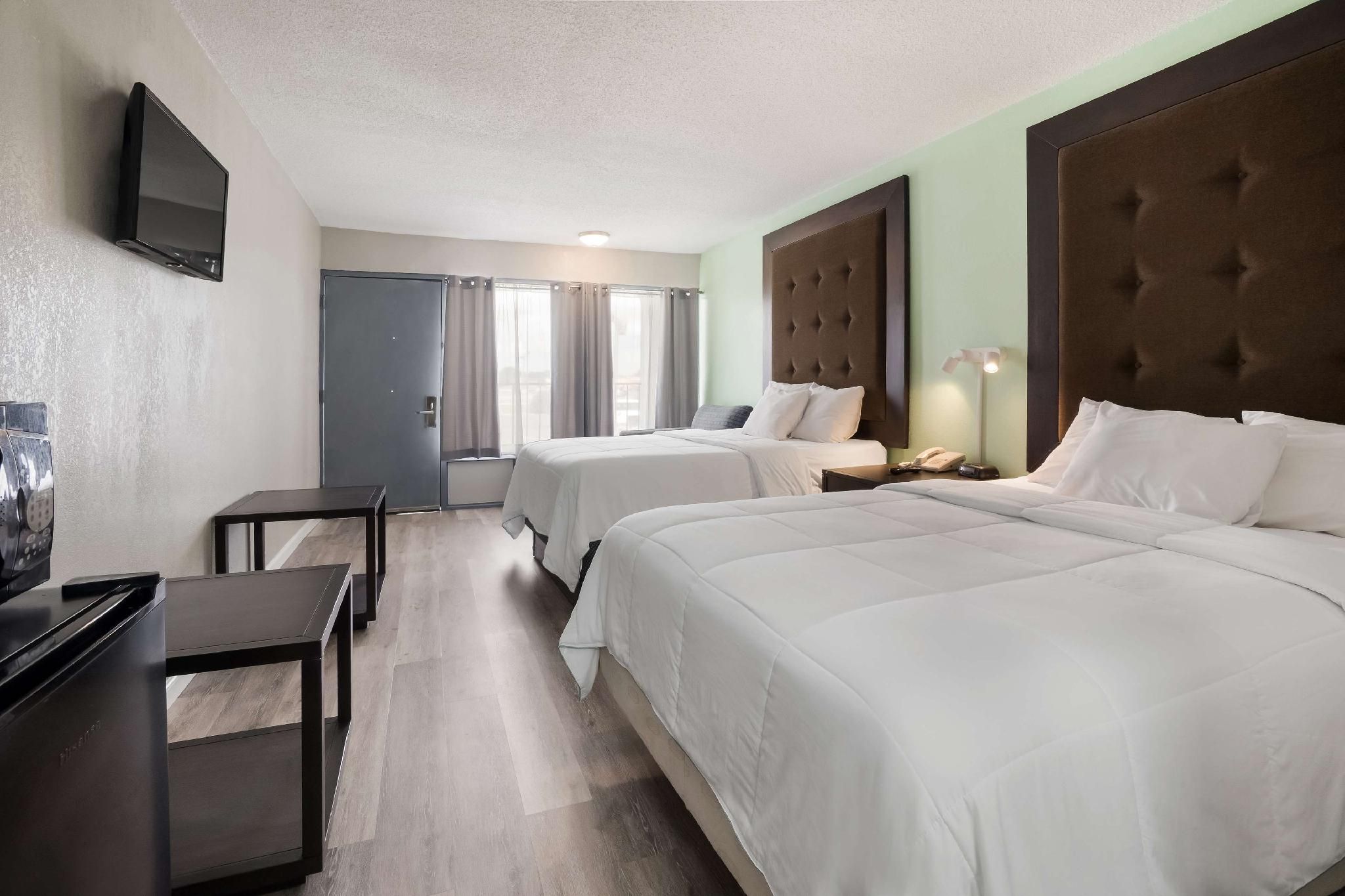 2 Double Beds Smoking