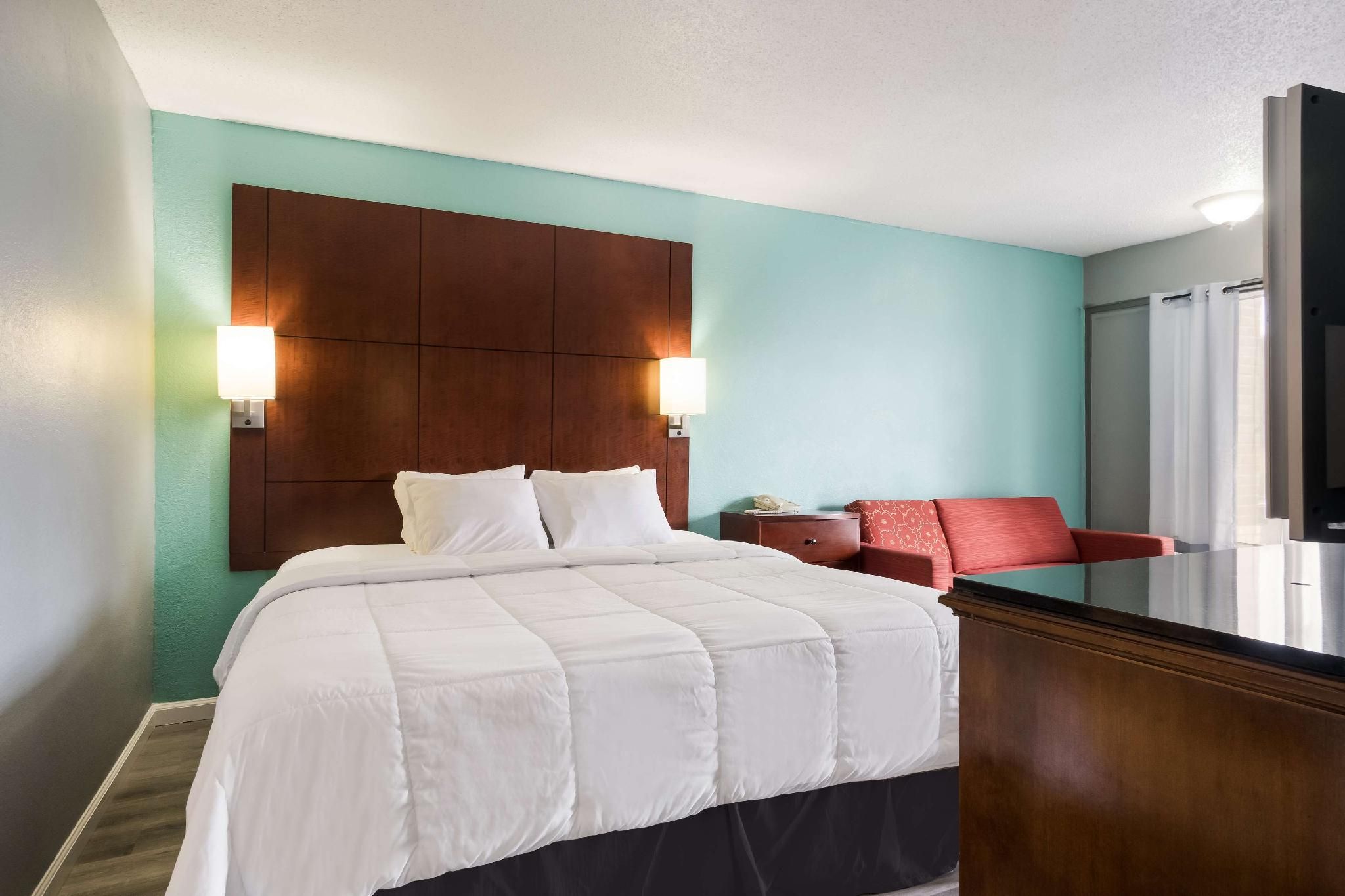 Americas Best Value Inn Blytheville 1 King Bed Adjoining Suite Accessible 2