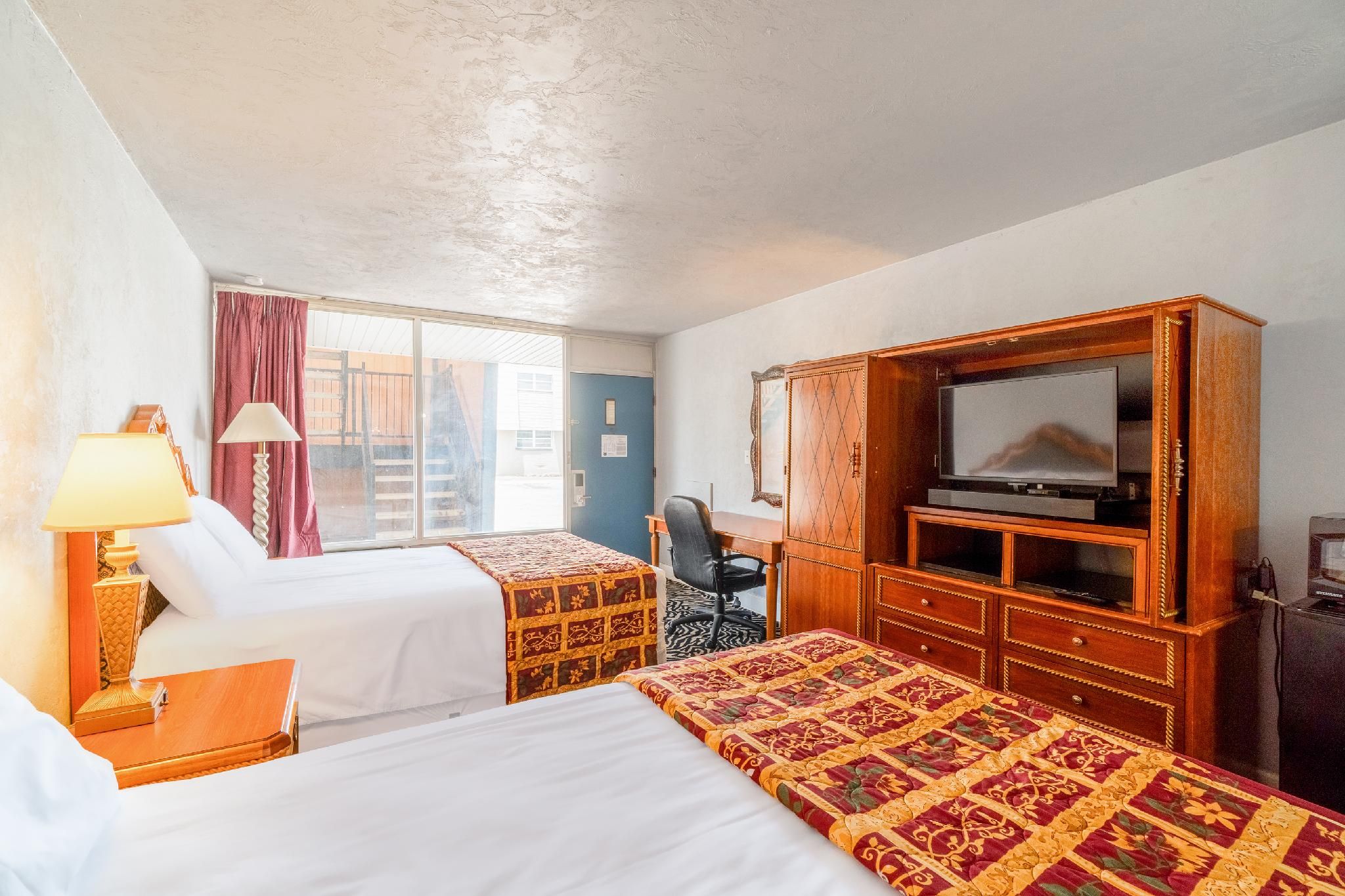 Castle Inn & Suites by OYO Lawton 2 Full Bed