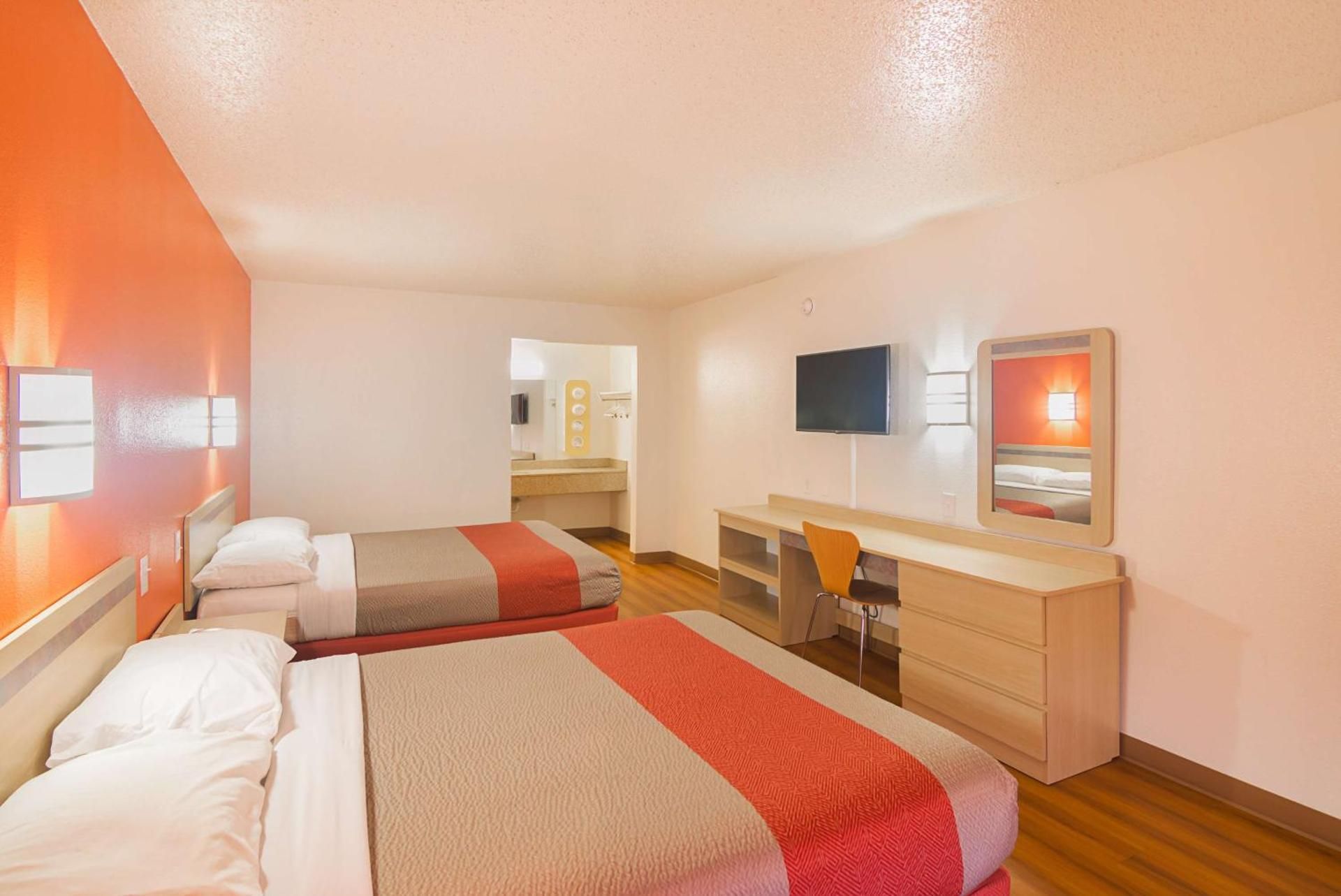 Queen Room with Two Queen Beds - Disability Access - Roll In Shower