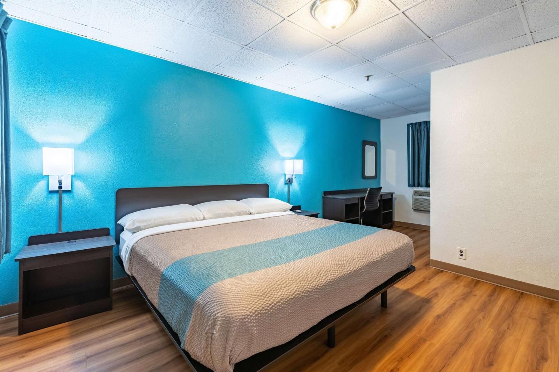King Room - Non-Smoking