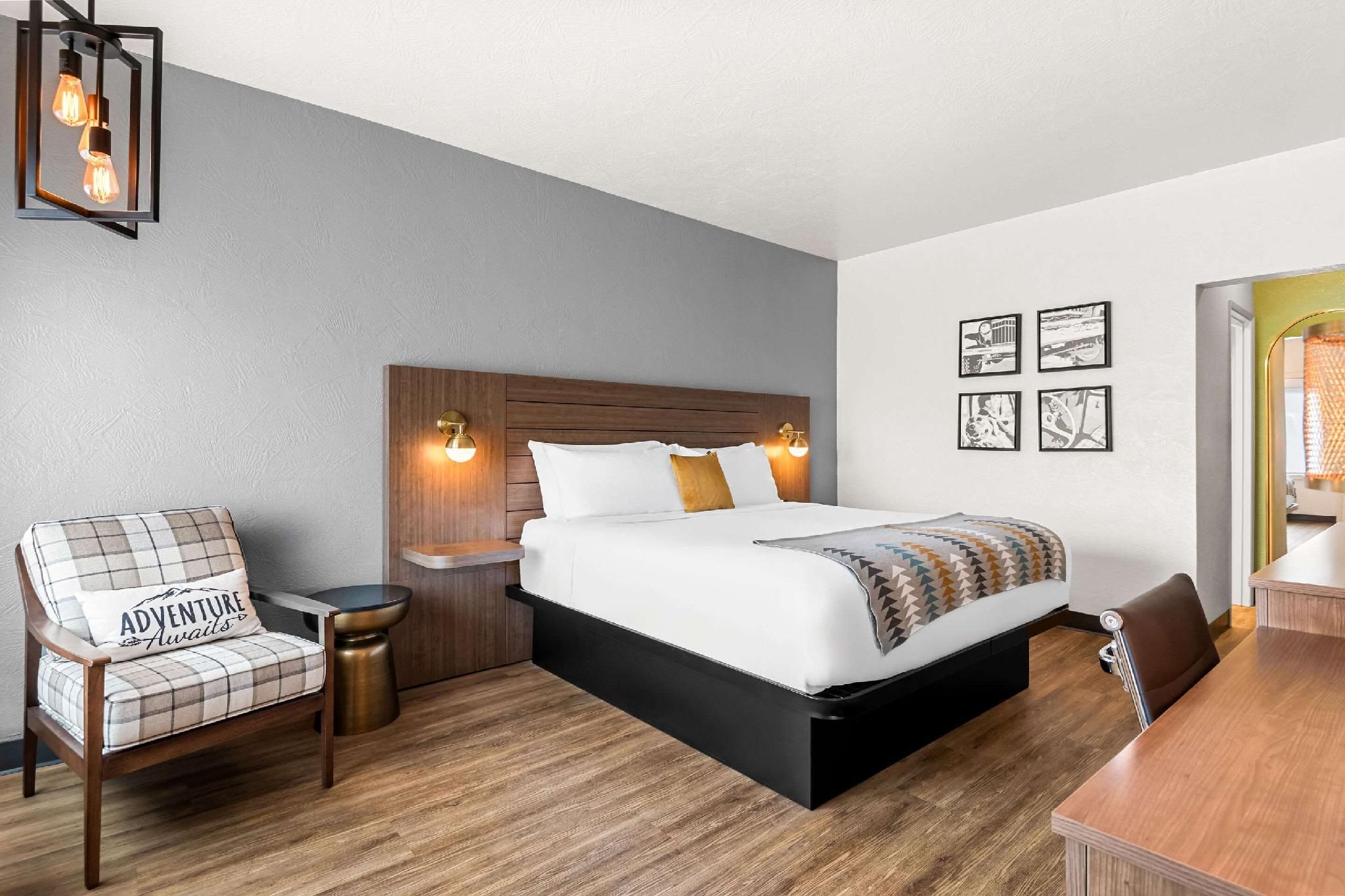 1 King Bed, Nonsmoking