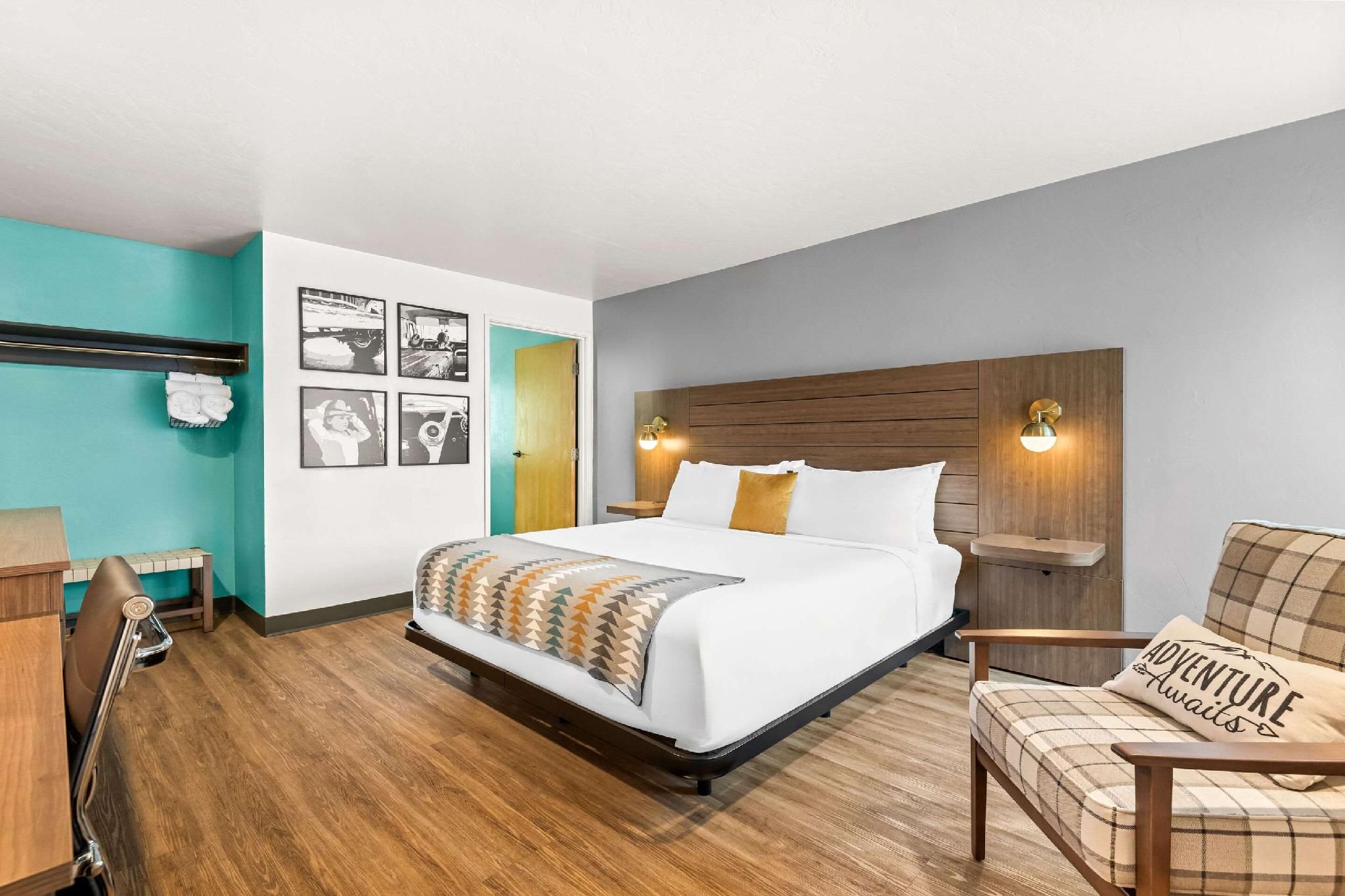 1 King Bed, Nonsmoking, Accessible