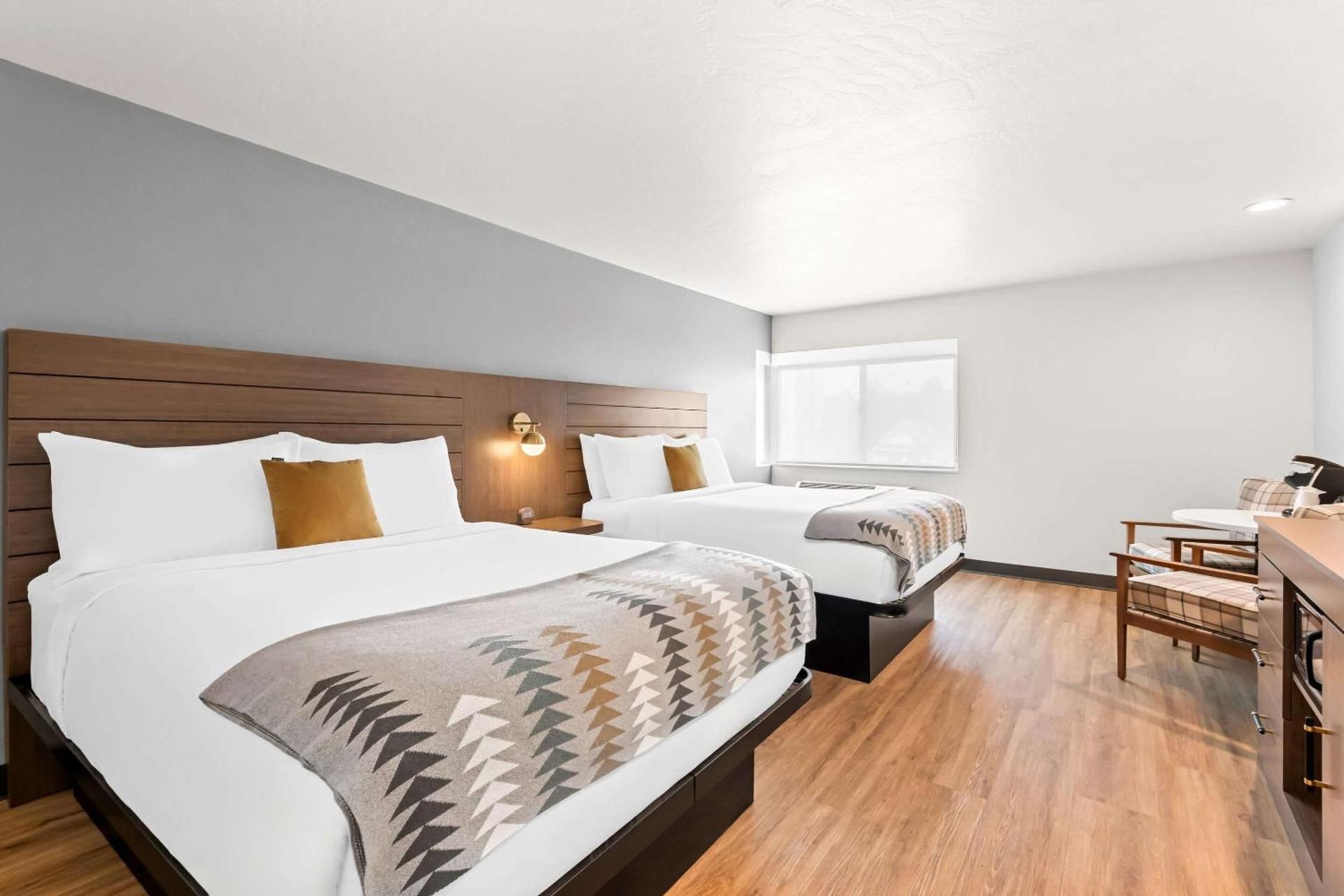 Quadruple Room with Two Queen Beds - Non Smoking/Pet Friendly