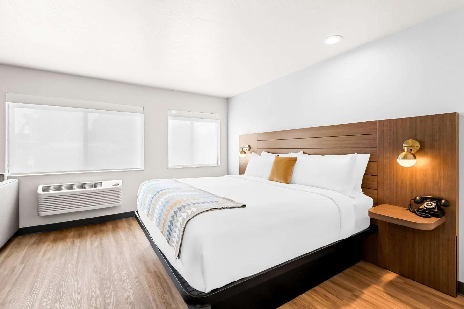 One Room Suite - Non Smoking/Pet Friendly