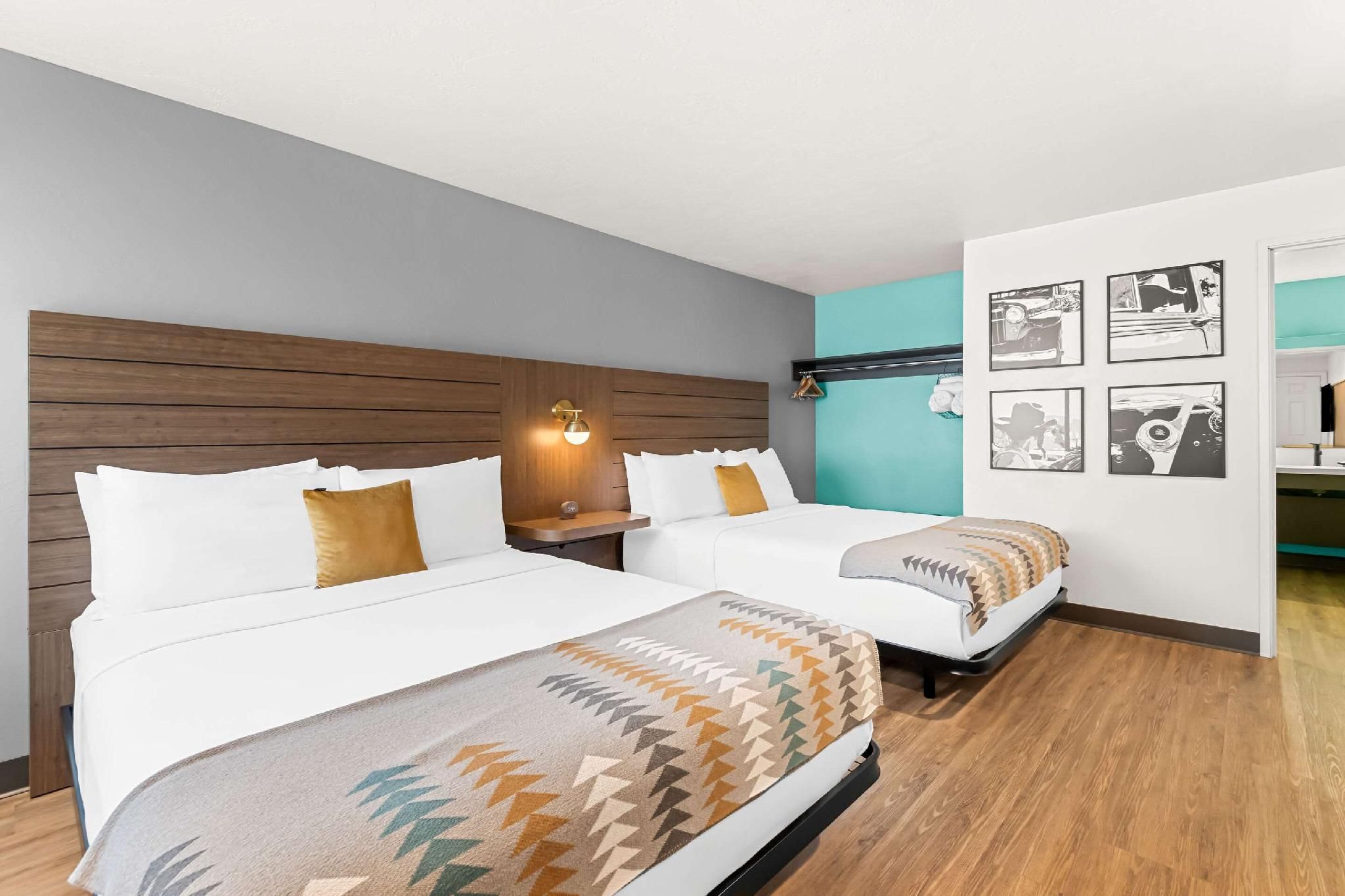 2 Queen Beds, Nonsmoking, Accessible