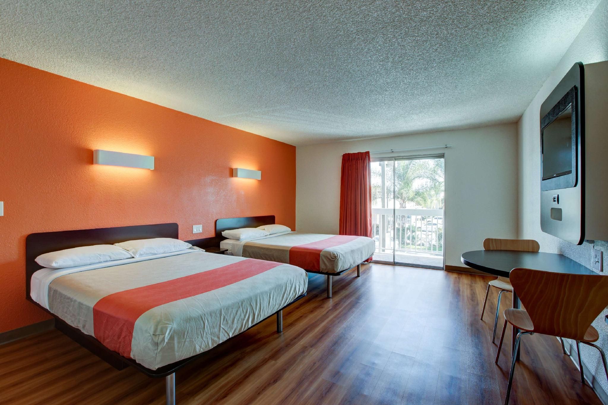 2 Queen Beds
