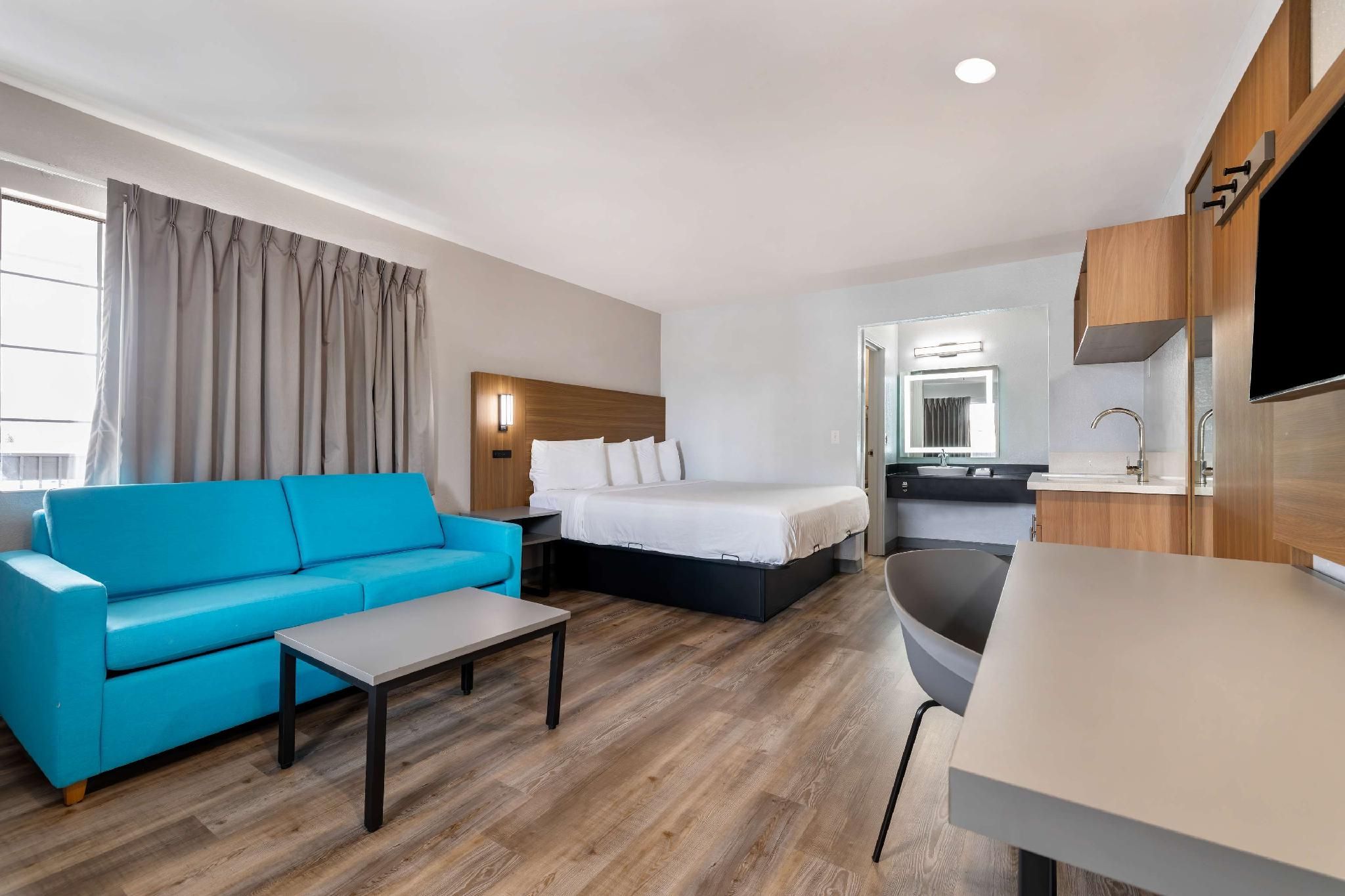 1 Queen Bed | Suite, Non-Smoking