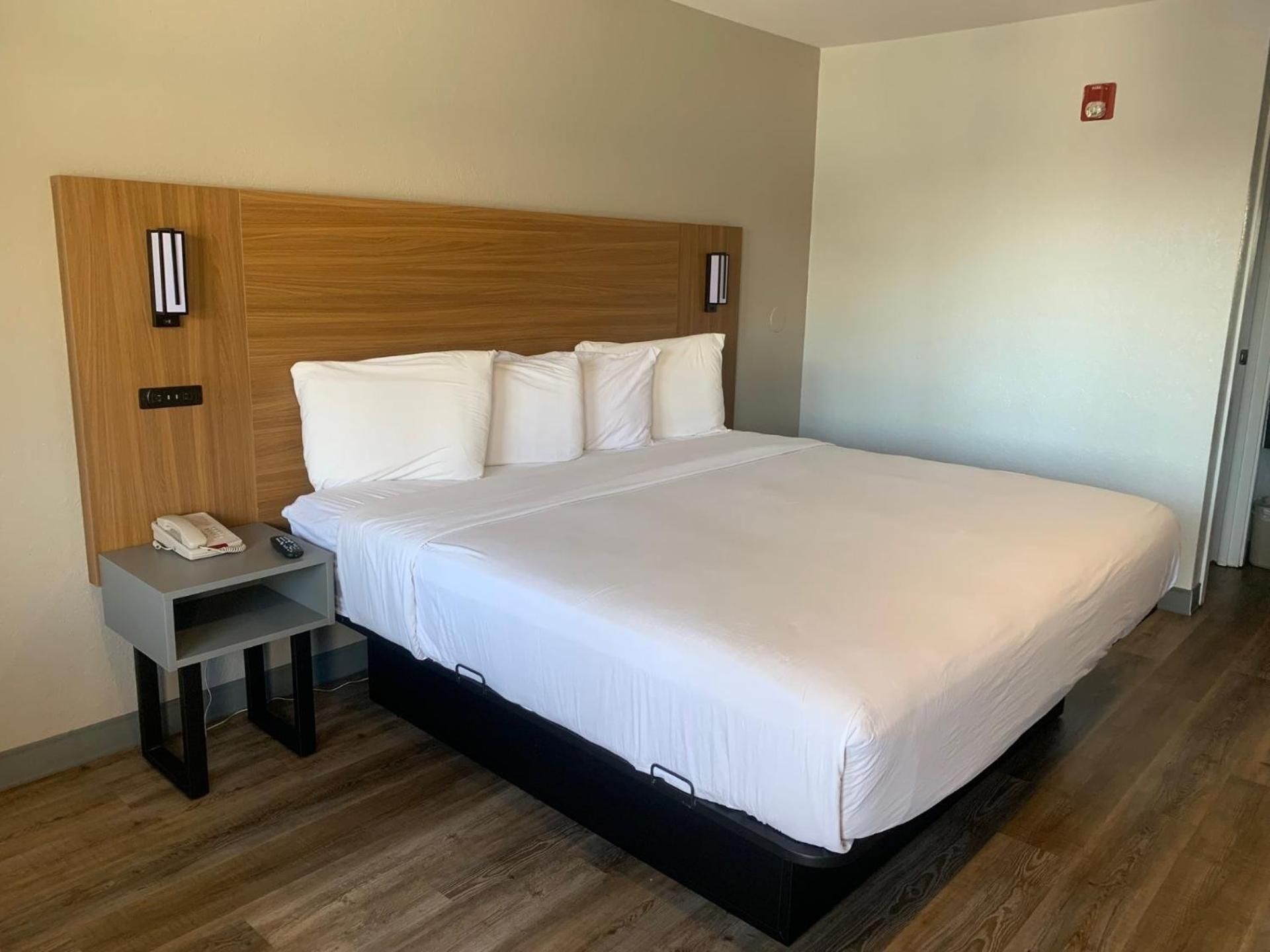 King Room - Disability Access - Non-Smoking