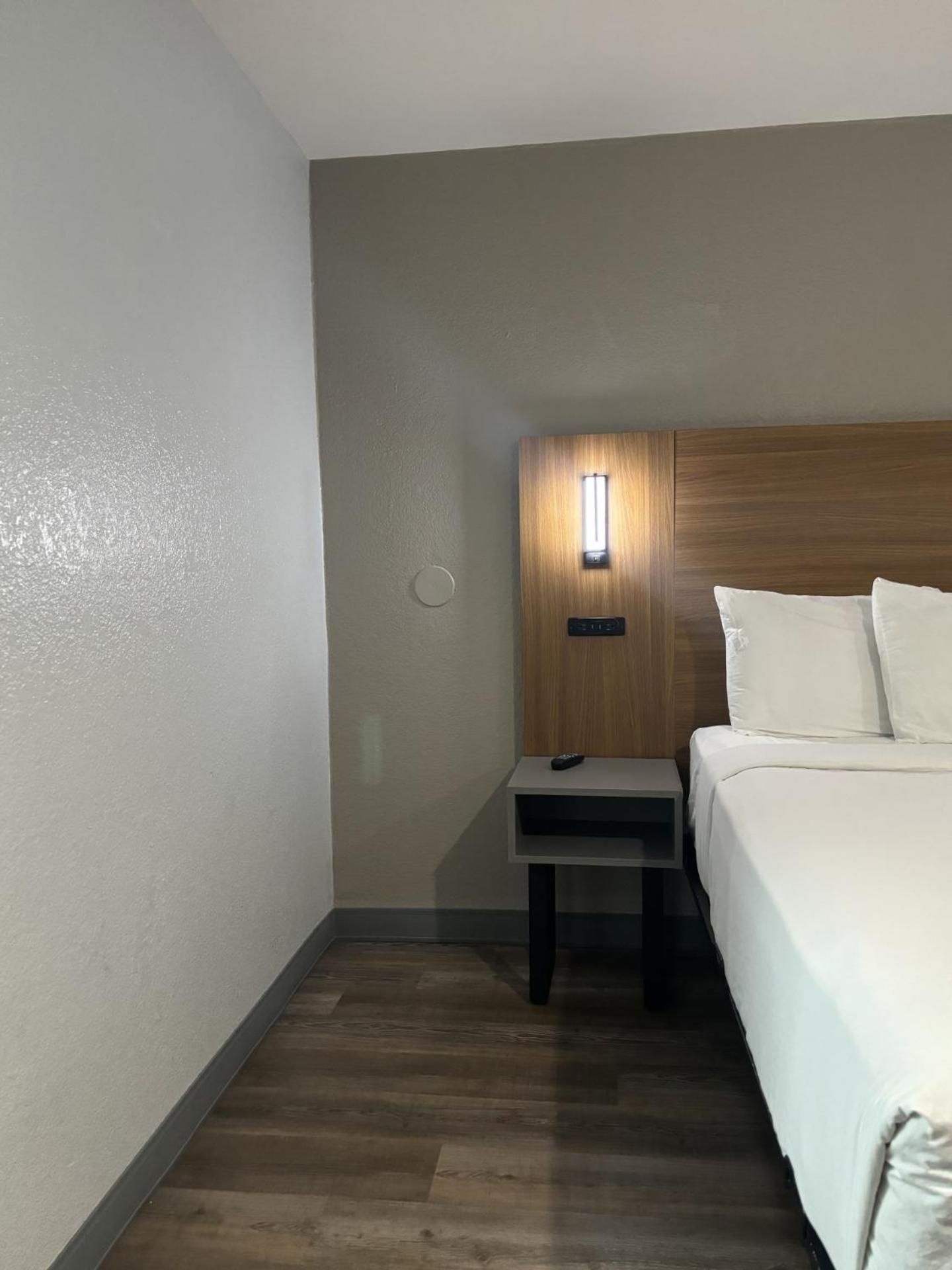 King Room - Disability Access - Non-Smoking