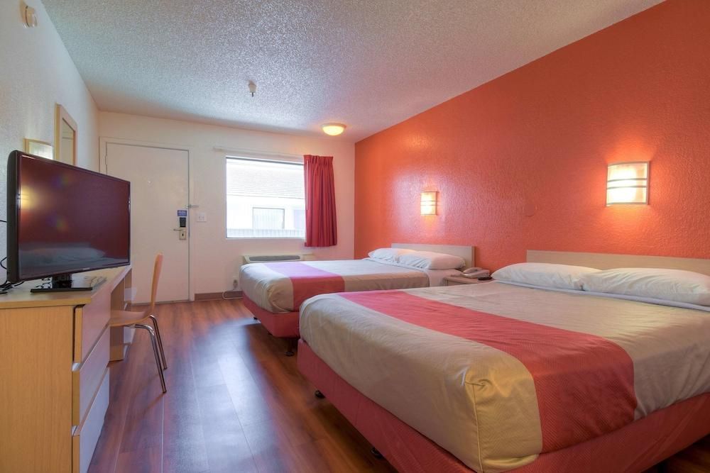 Queen Room with Two Queen Beds - Non-Smoking