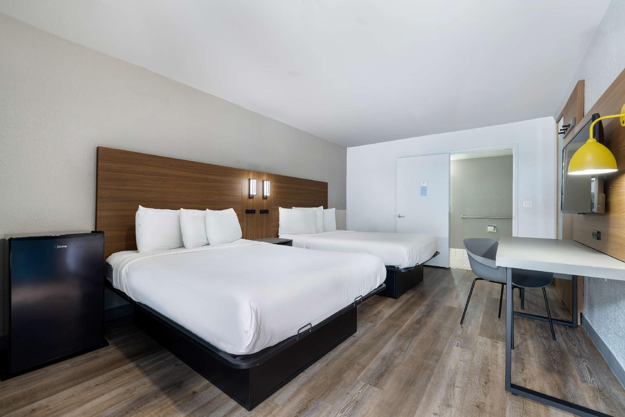 2 Queen Beds | Mobility Accessible Tub Nsmk