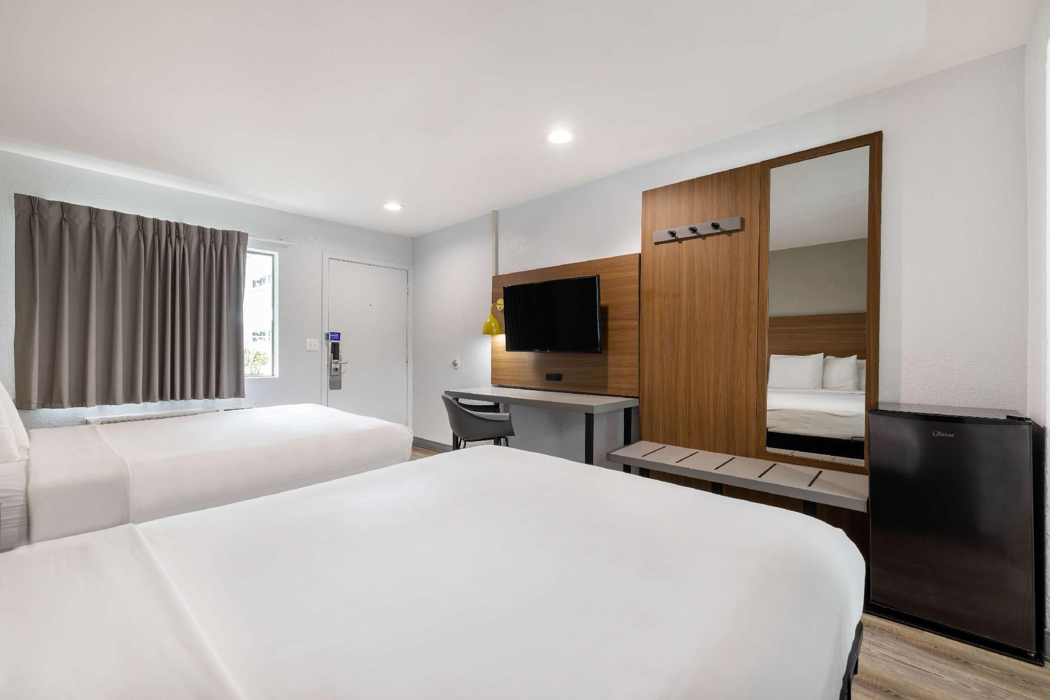 2 Queen Beds | Suite, Non-Smoking