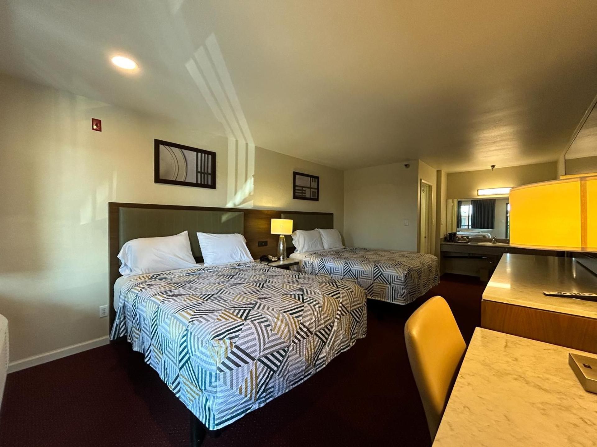 Queen Room with Two Queen Beds - Smoking