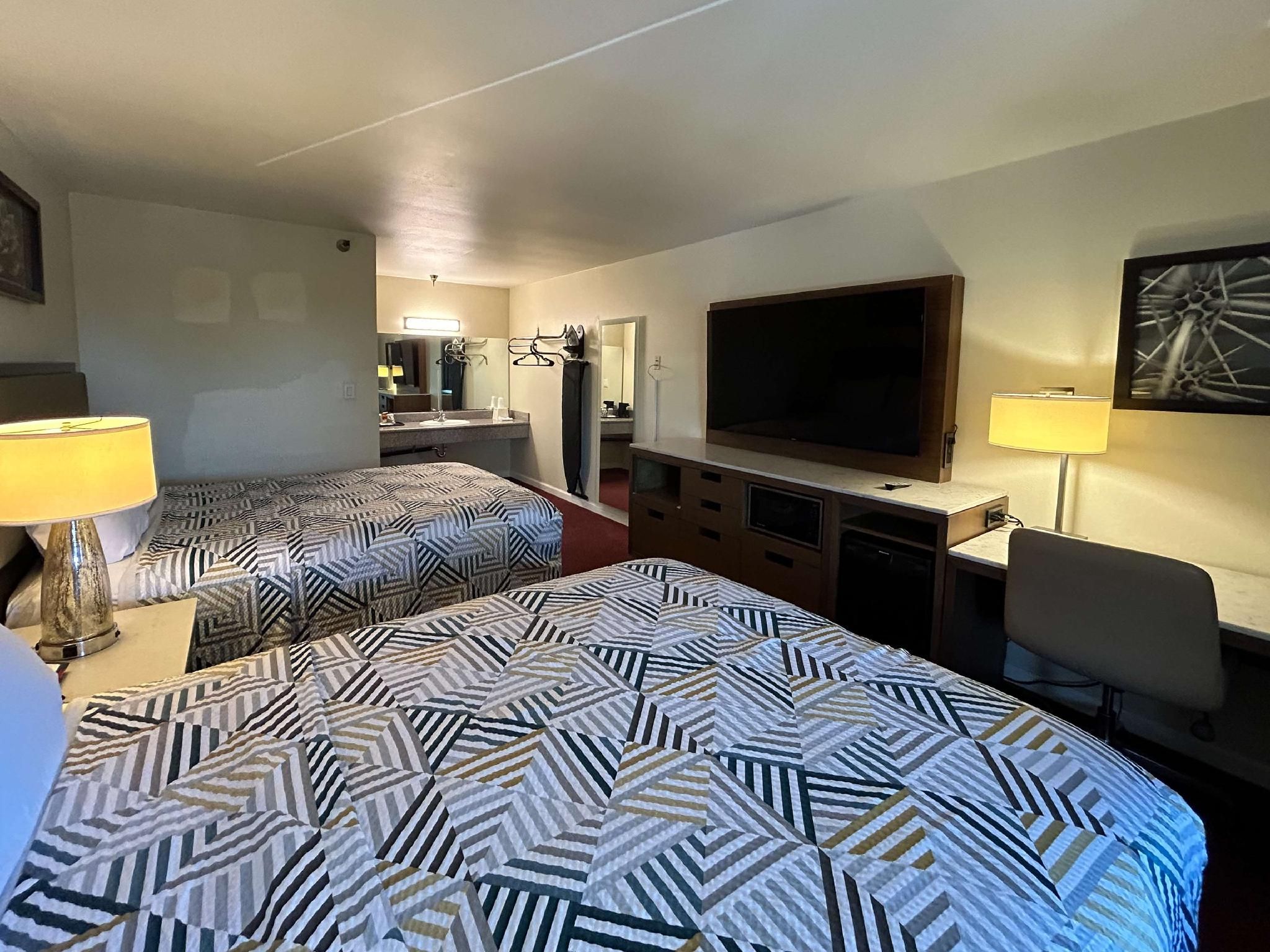 2 Queen Beds | Non-Smoking, Micfridge
