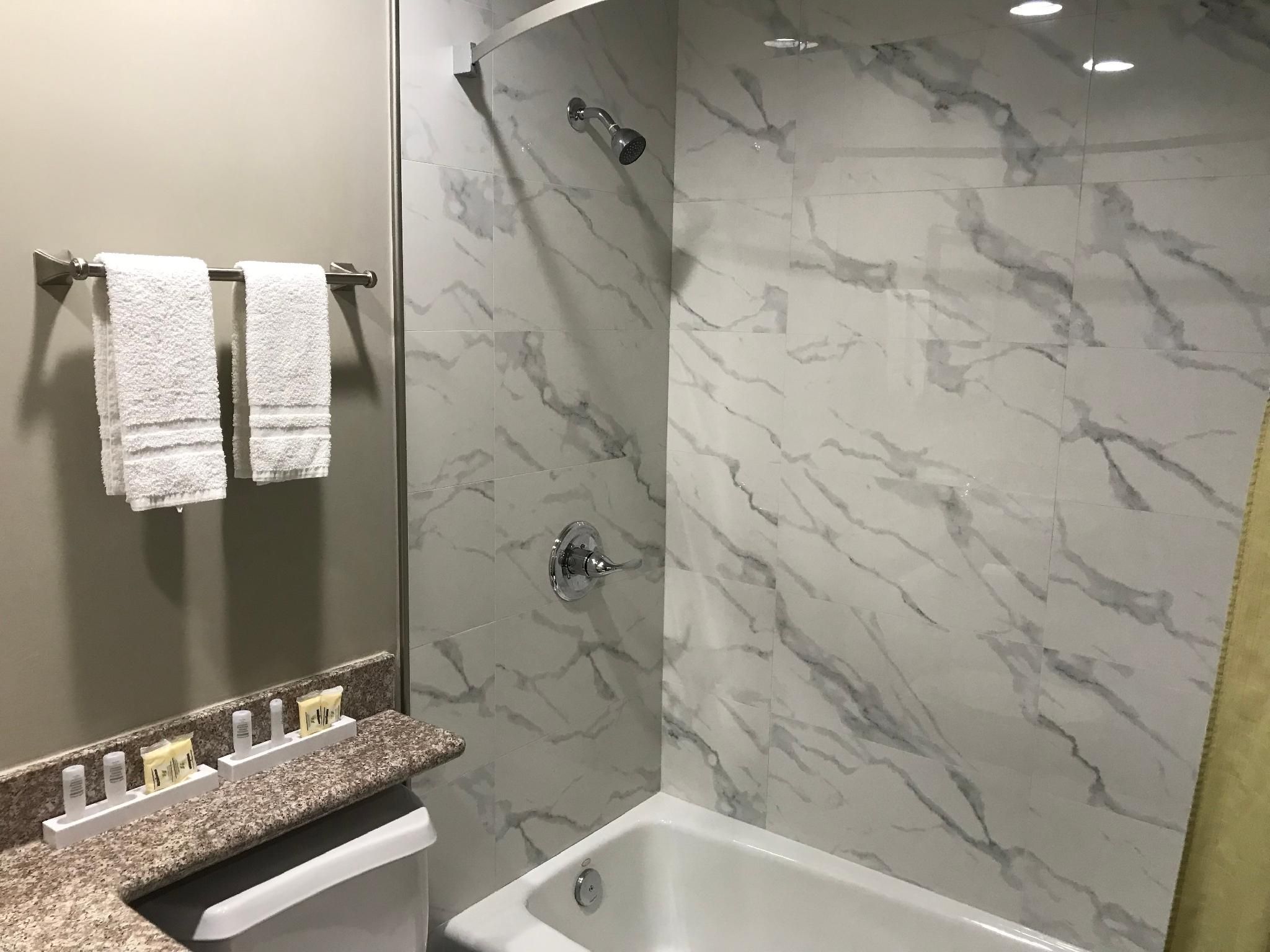 Hyland Inn Brea King 2