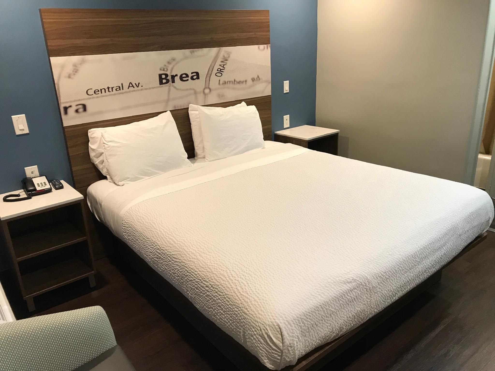 Hyland Inn Brea King