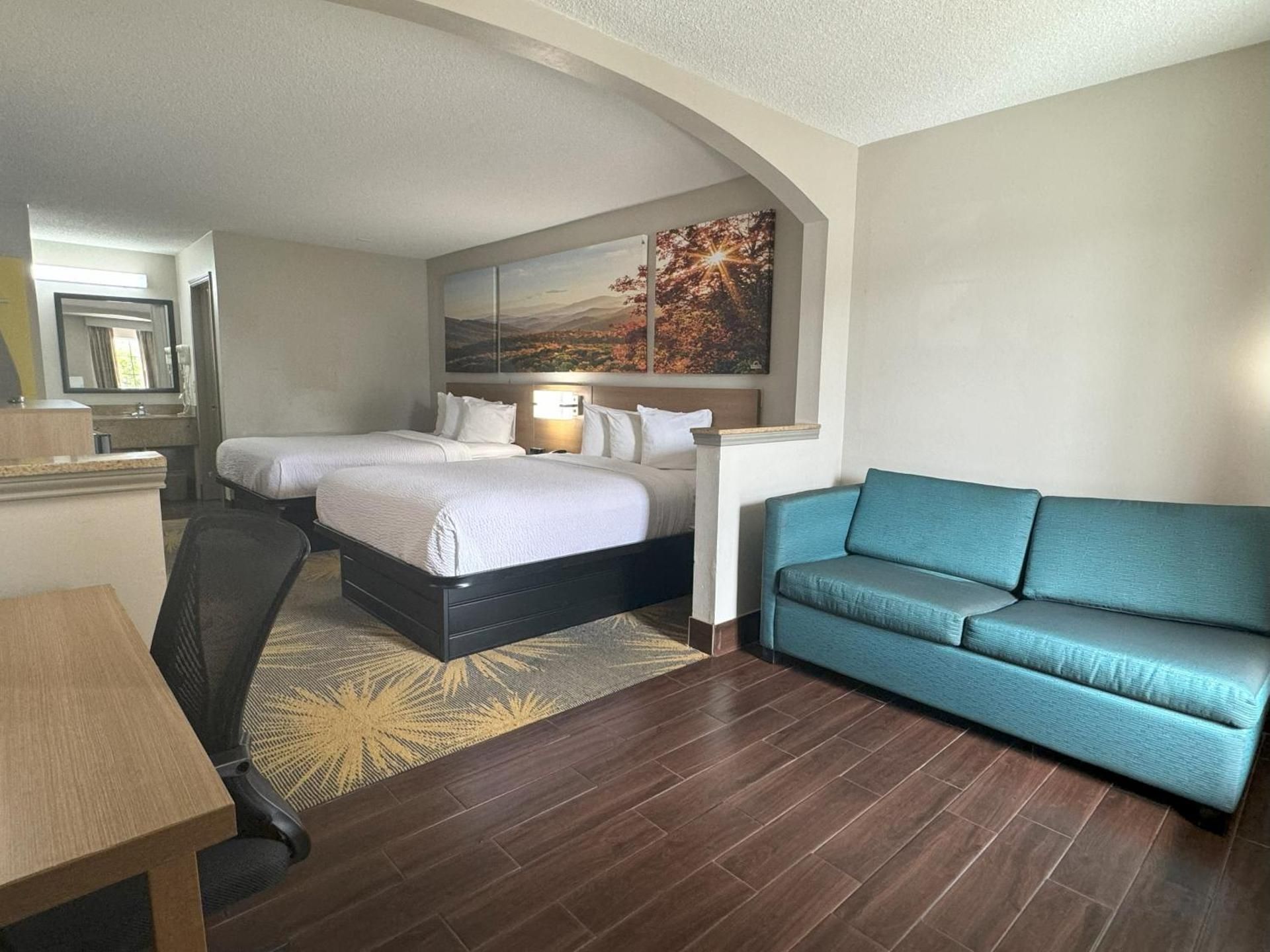 2 Queen Beds Non-Smoking