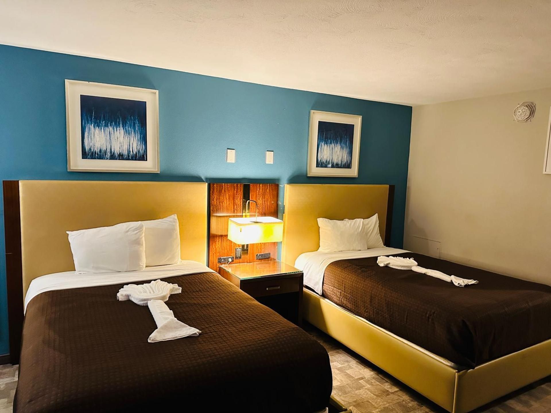 Boston Inn Double Room with Two Double Beds - Smoking