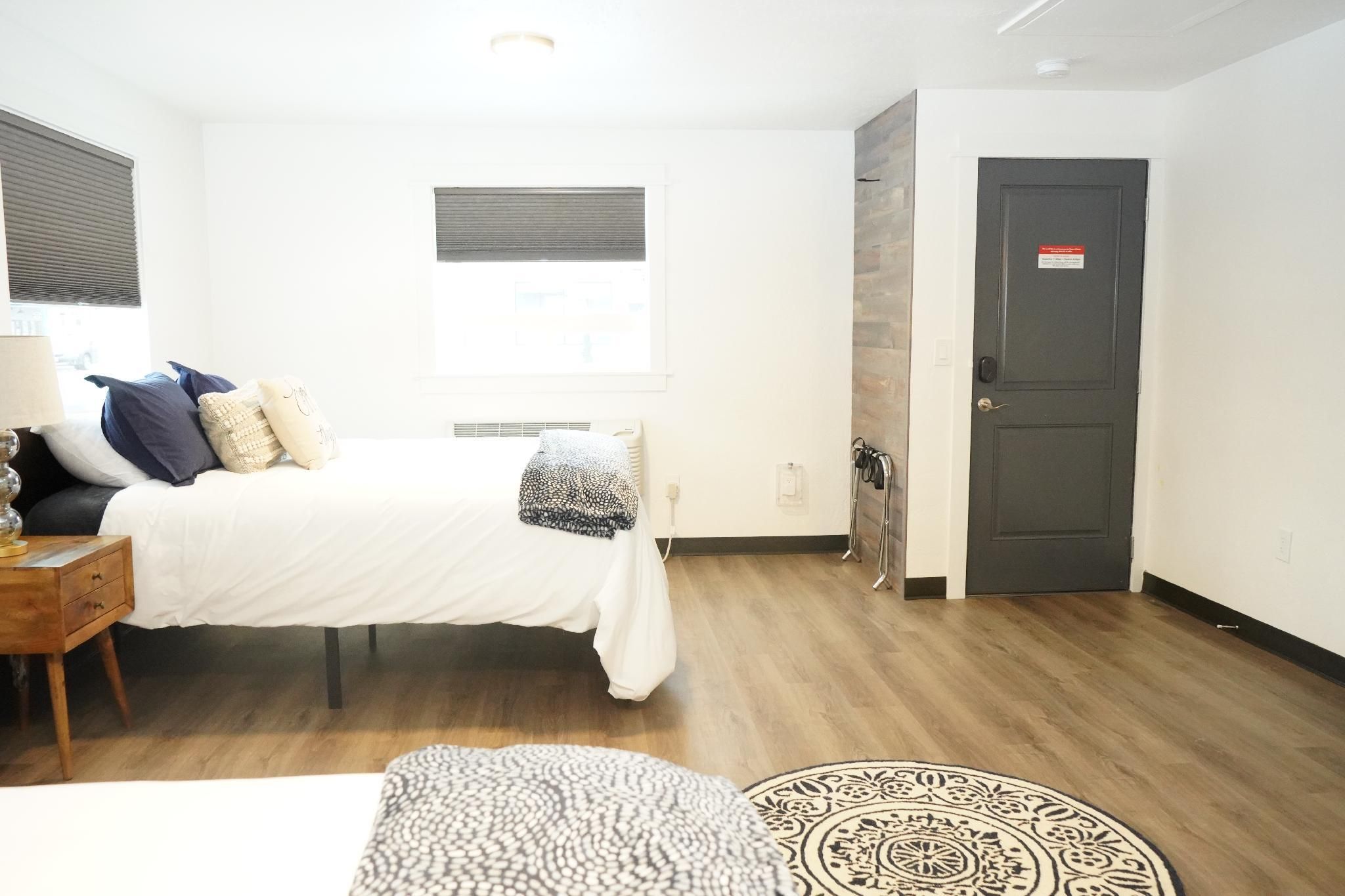 Quad room-Large-Private Bathroom-City View