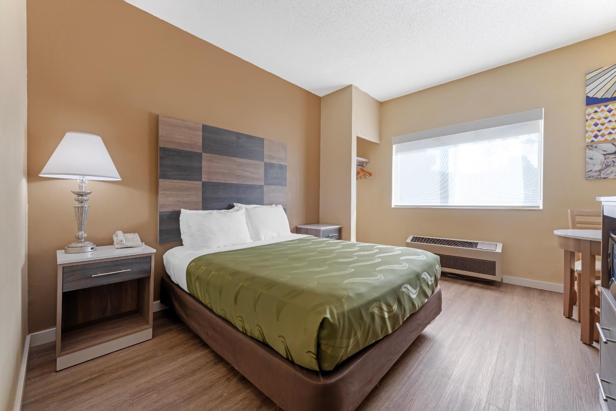 1 Queen Bed, Nonsmoking, Accessible