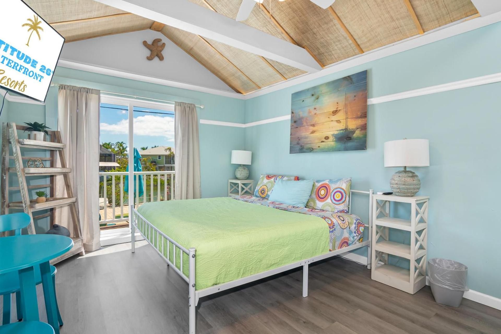 Bungalow - Water Front