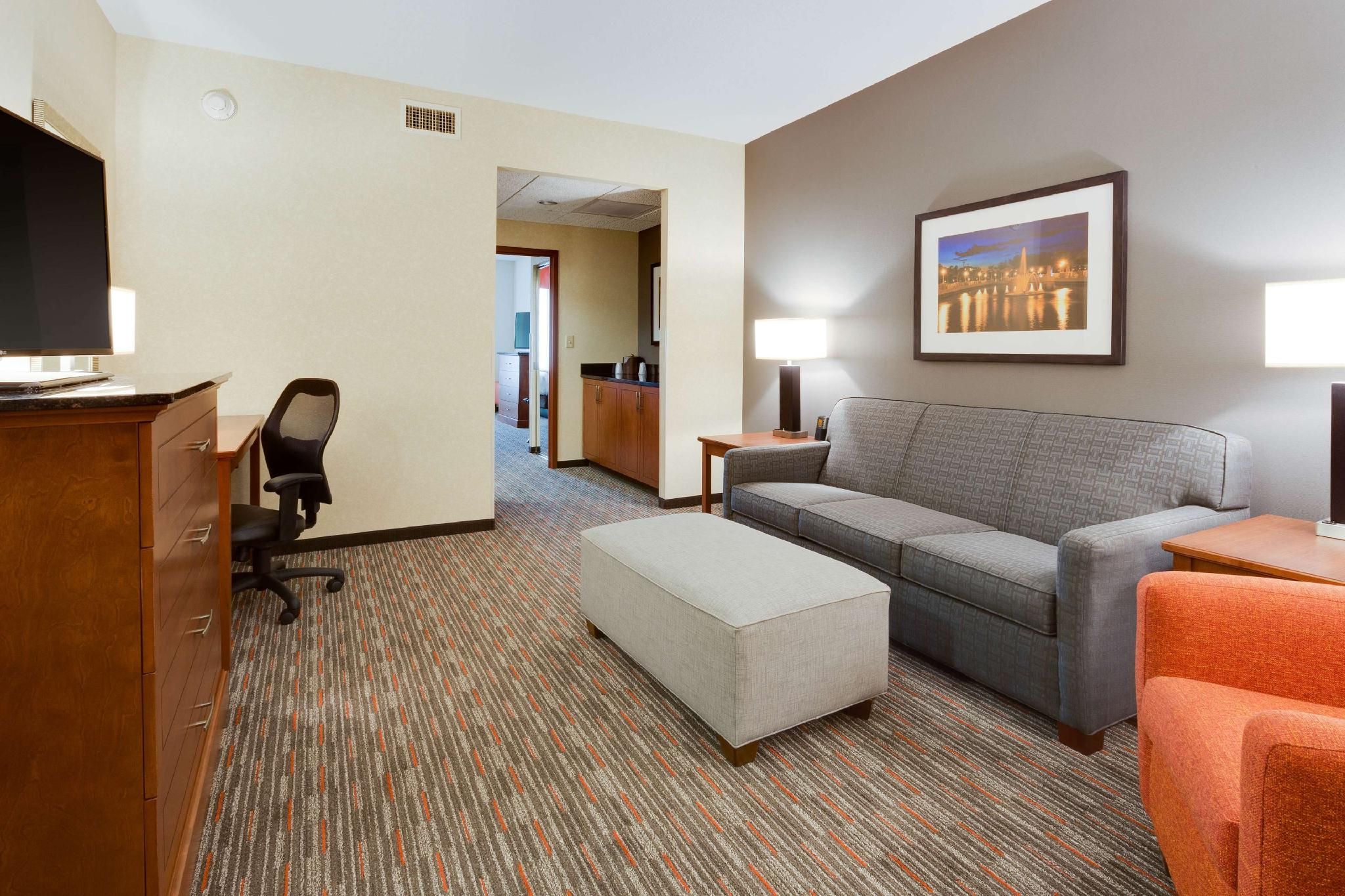 Drury Inn & Suites Fort Myers Airport FGCU 1 King Bed Suite, 2 Rooms with Sofa Sleeper, Accessible with Tub 3