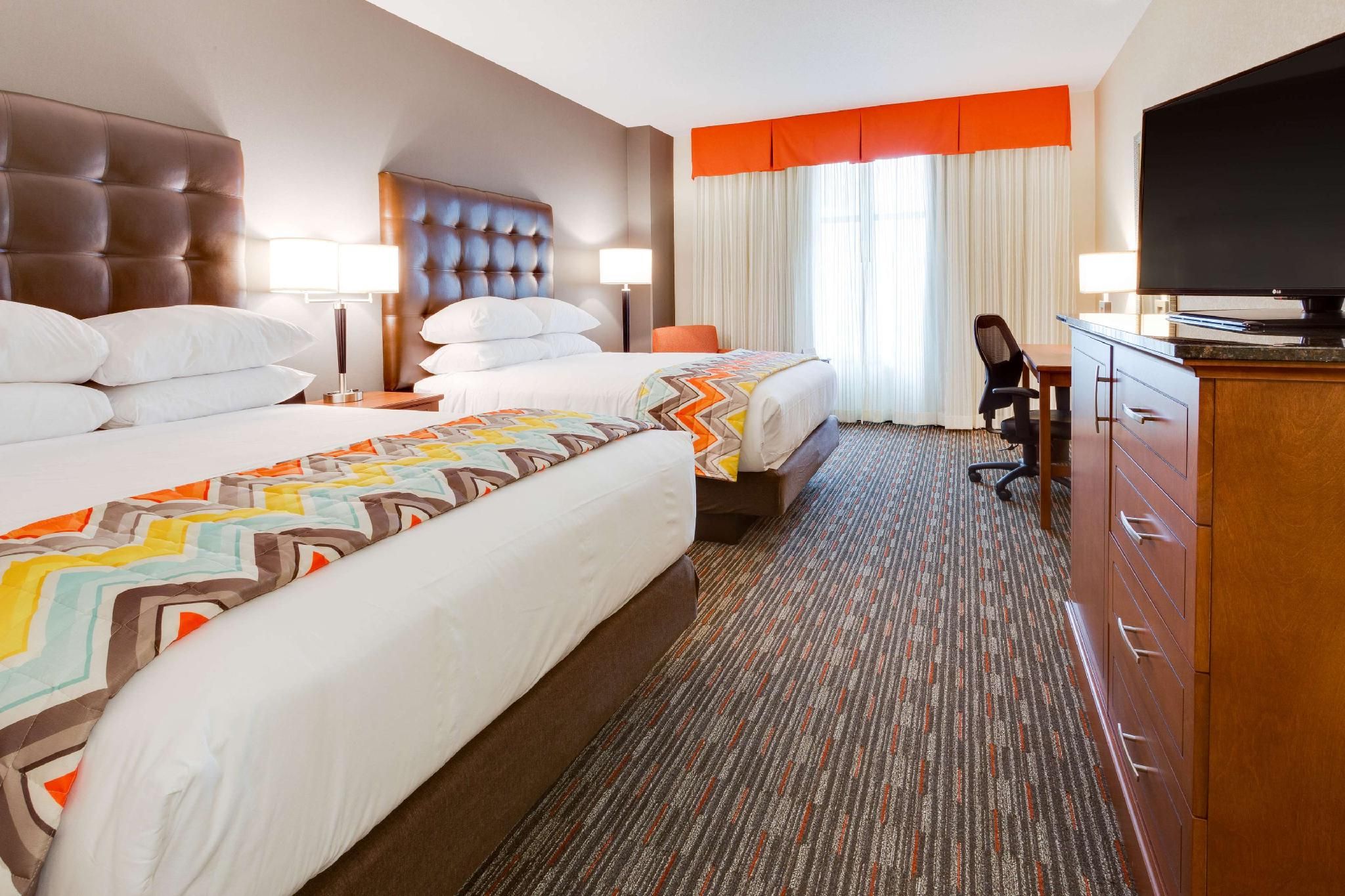 2 Queen Beds Hearing Accessible with Roll-In Shower